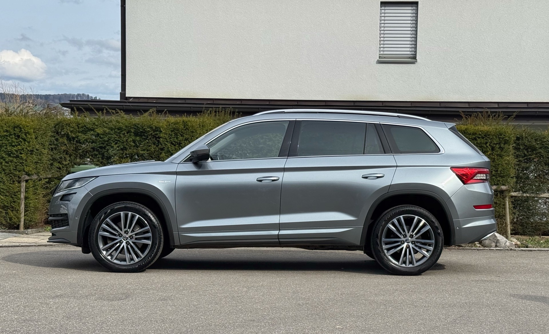 SKODA Kodiaq 2.0 TSI 4x4 L&K | 7-Plätzer | nur 55’000 km | 4x4 | Panorama | 360° | AHK-image-6