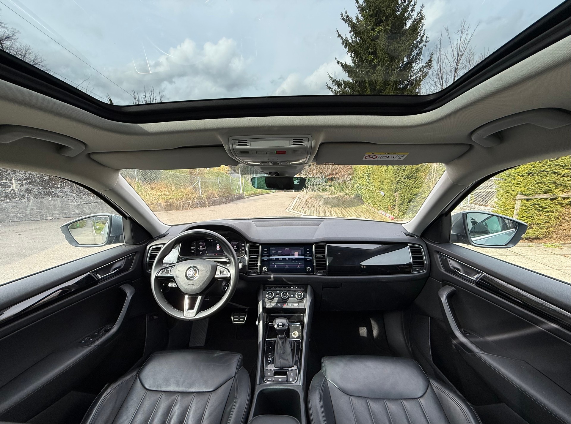 SKODA Kodiaq 2.0 TSI 4x4 L&K | 7-Plätzer | nur 55’000 km | 4x4 | Panorama | 360° | AHK-image-11