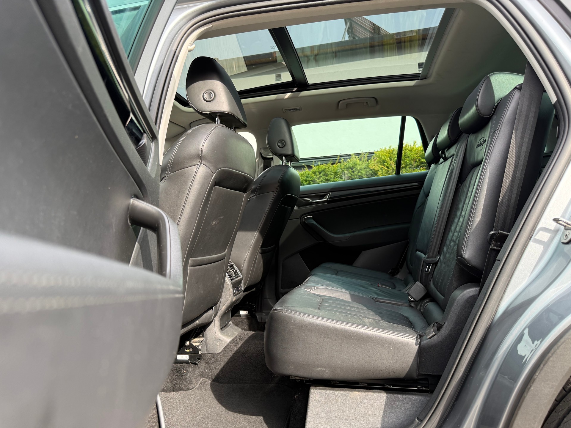 SKODA Kodiaq 2.0 TSI 4x4 L&K | 7-Plätzer | nur 55’000 km | 4x4 | Panorama | 360° | AHK-image-13