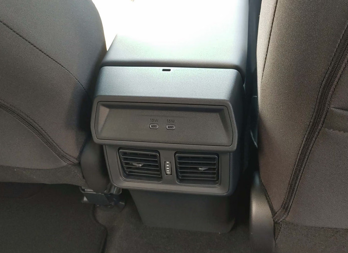 TOYOTA RAV-4 Trend AWD Hybrid-image-11