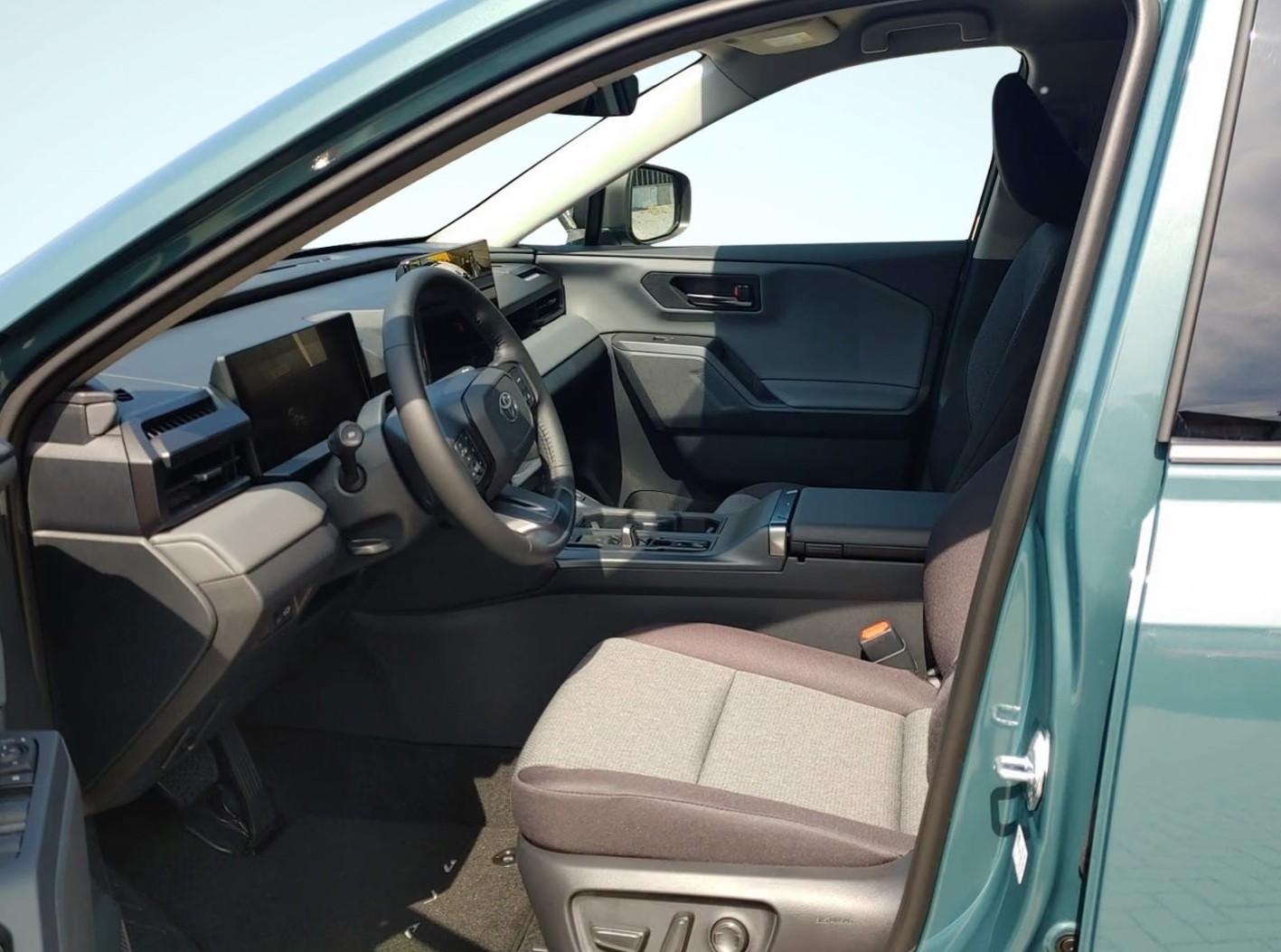 TOYOTA RAV-4 Trend AWD Hybrid-image-7