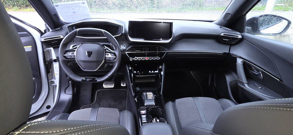 PEUGEOT 2008 1.2 PureTech 130 GT-image-5