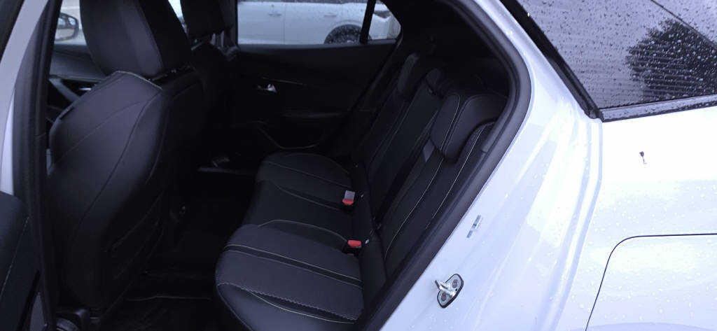 PEUGEOT 2008 1.2 PureTech 130 GT-image-7