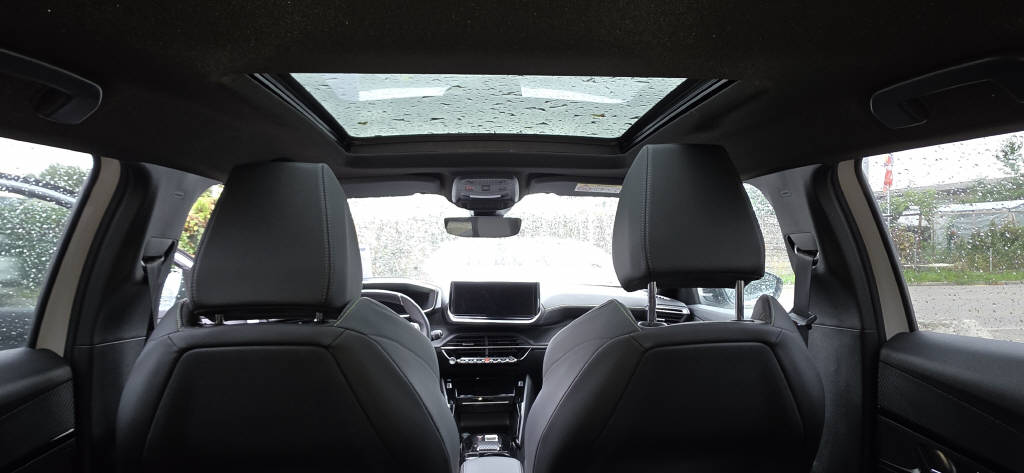 PEUGEOT 2008 1.2 PureTech 130 GT-image-4