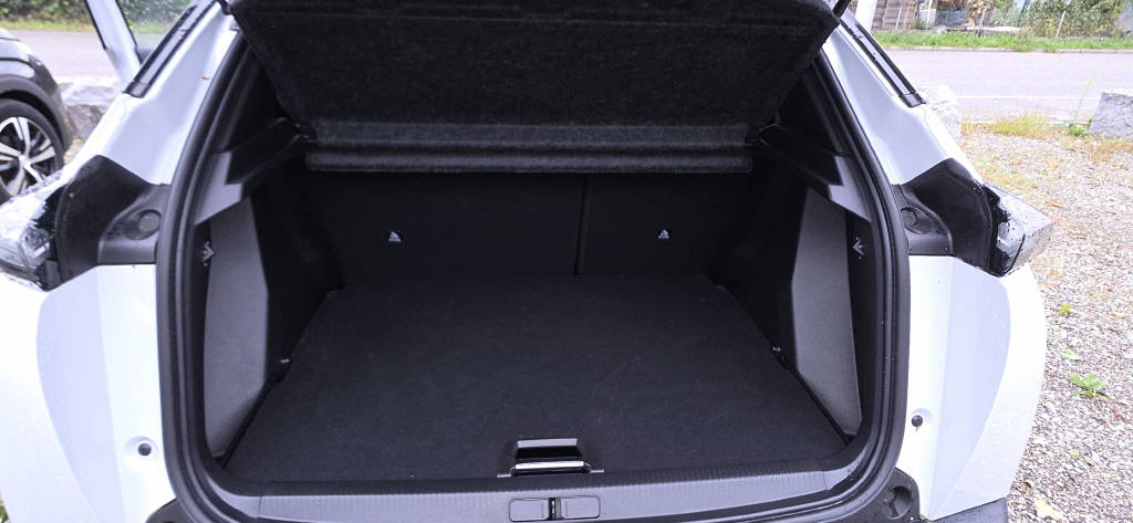 PEUGEOT 2008 1.2 PureTech 130 GT-image-8