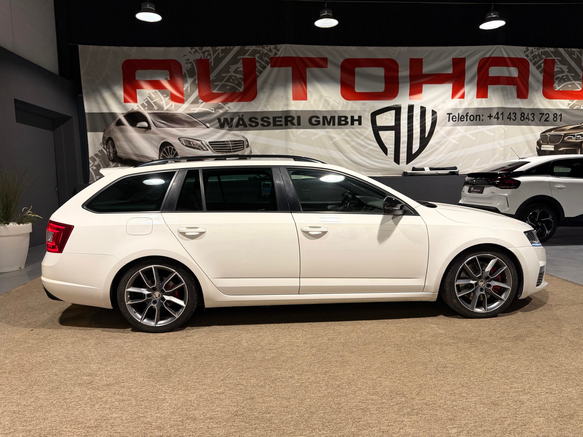 SKODA Octavia Combi 2.0 TSI RS-image-1