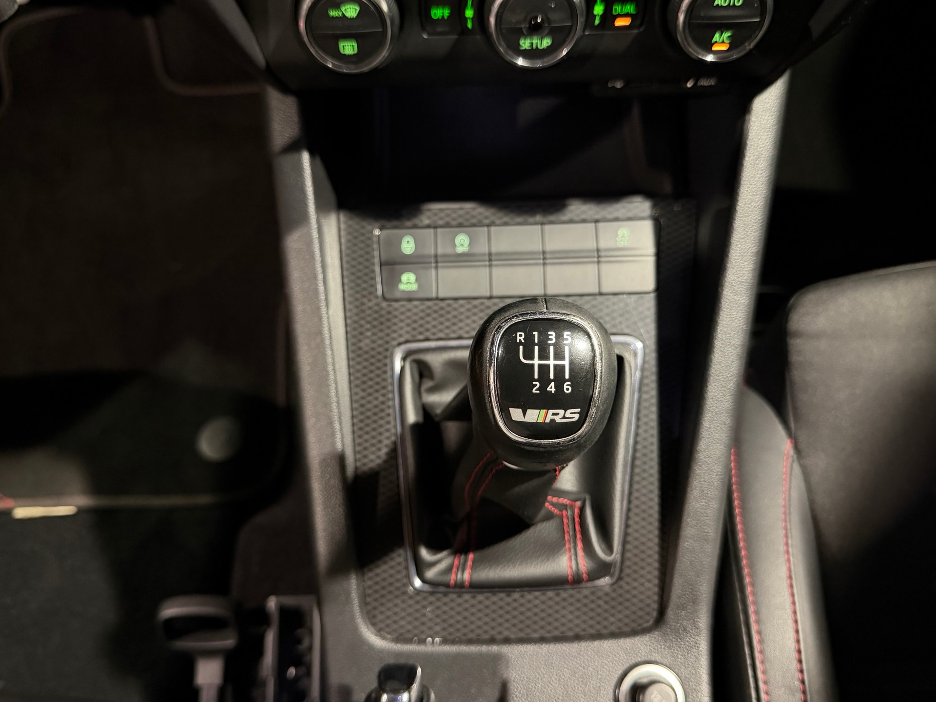 SKODA Octavia Combi 2.0 TSI RS-image-15