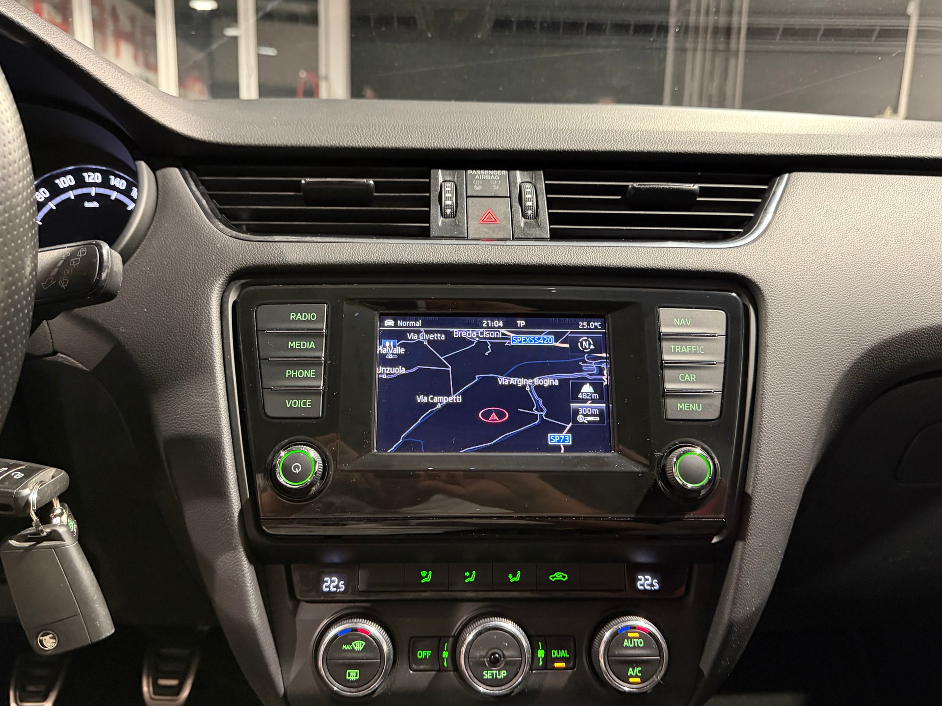 SKODA Octavia Combi 2.0 TSI RS-image-13