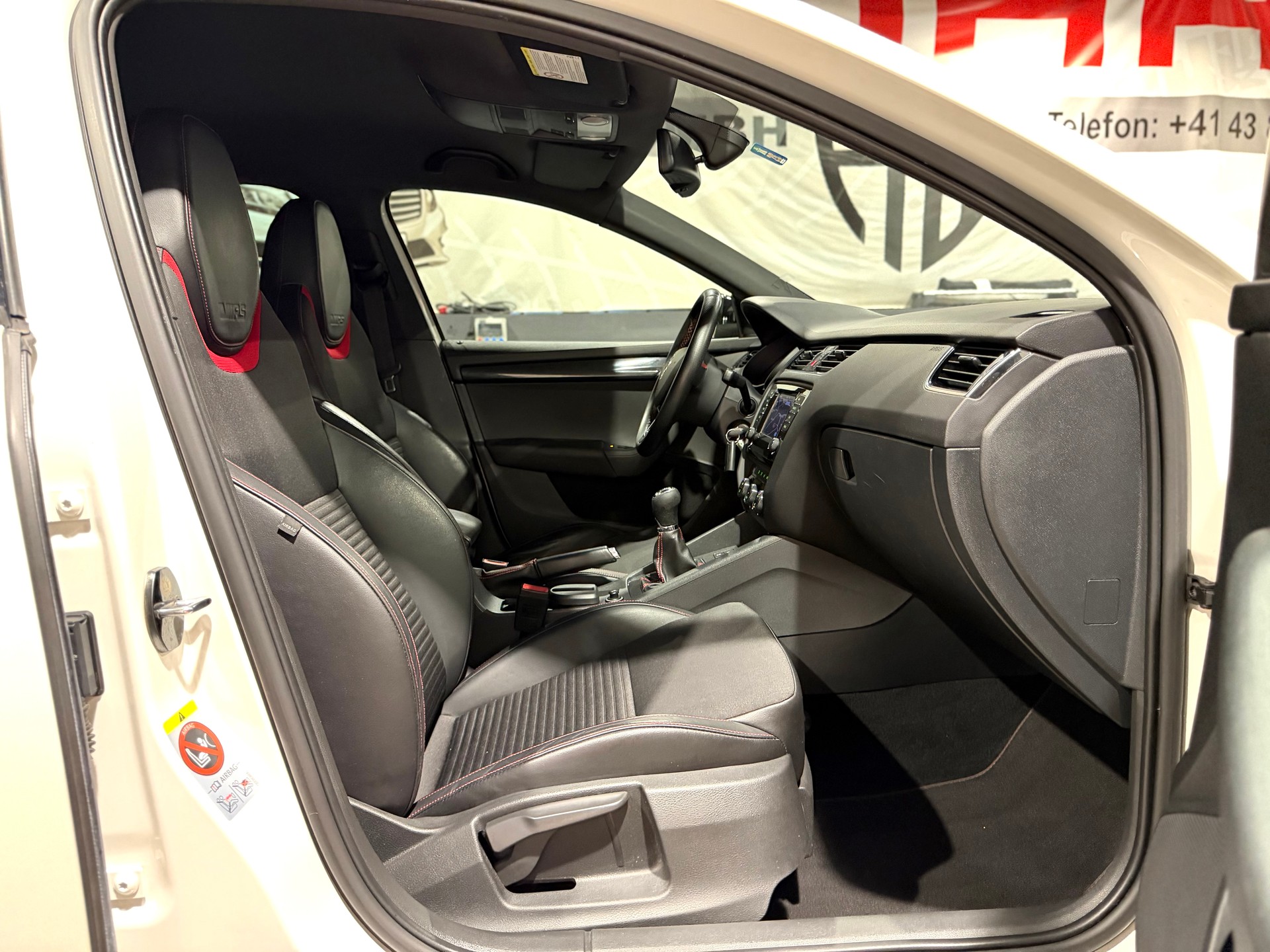 SKODA Octavia Combi 2.0 TSI RS-image-10