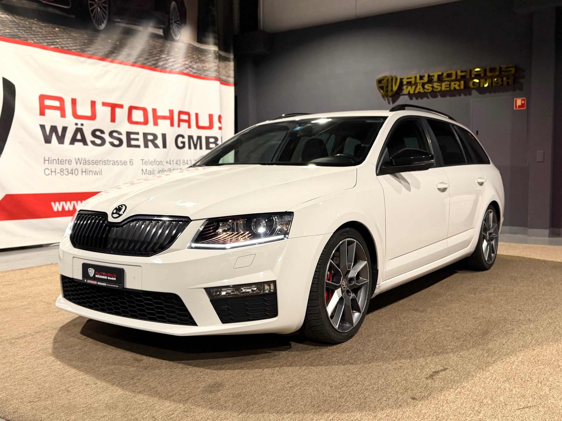 SKODA Octavia Combi 2.0 TSI RS-image-6