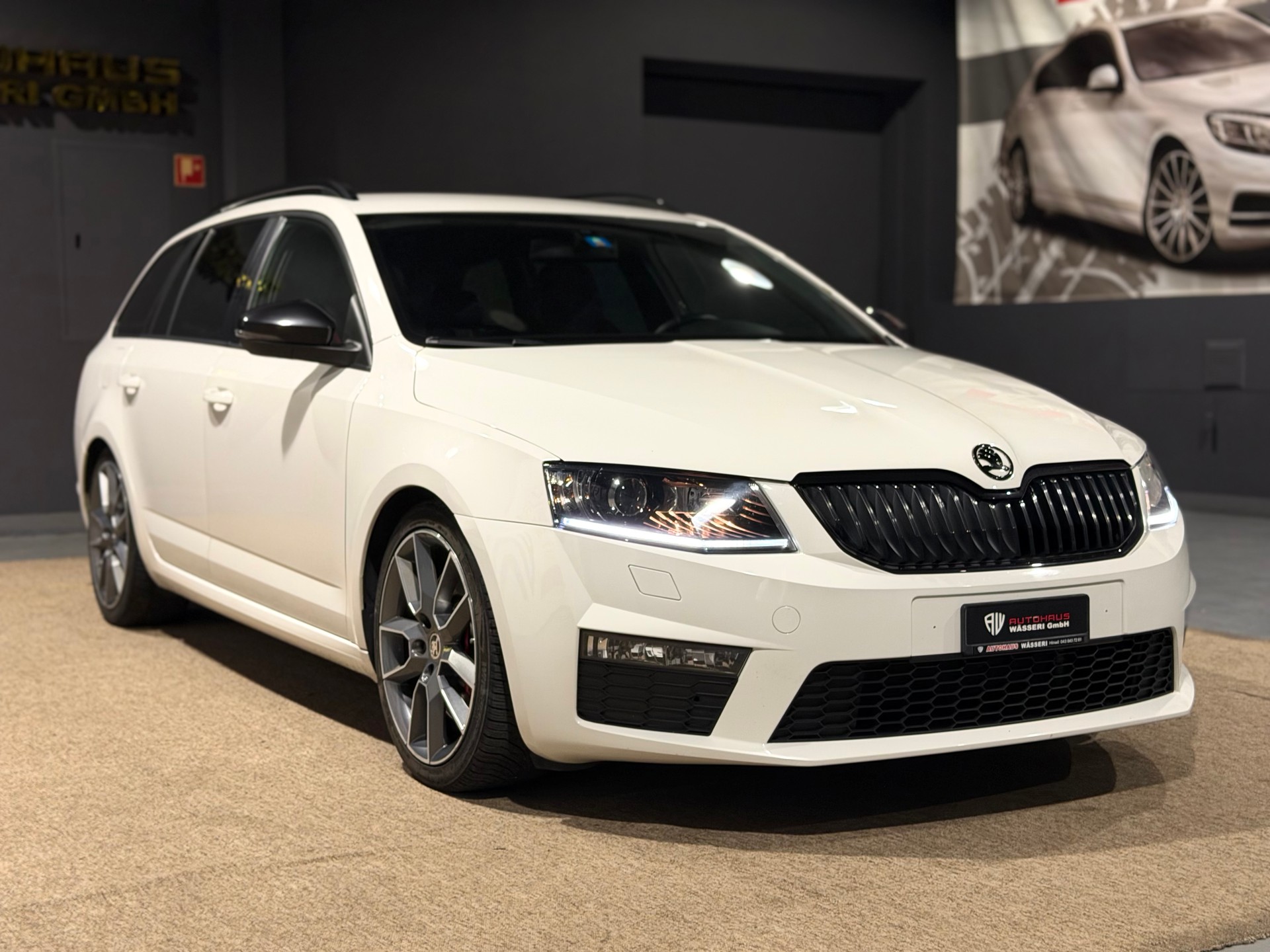 SKODA Octavia Combi 2.0 TSI RS-image-0
