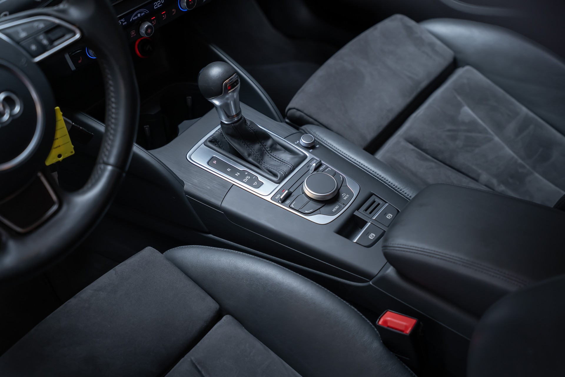 AUDI A3 Limousine 1.4 T FSI Ambition S-Tronic / S-Line / Rückfahrkamera /-image-10