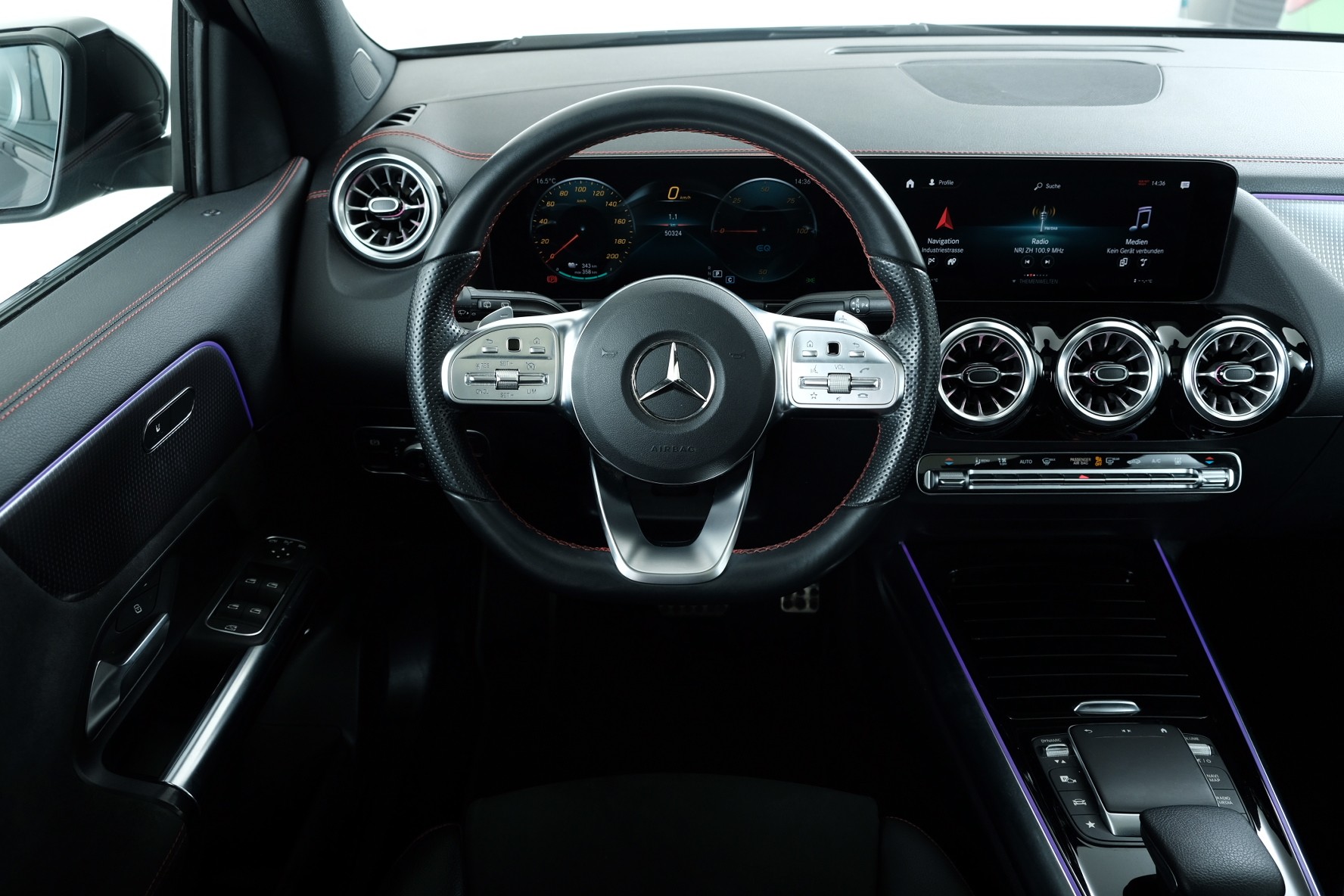 MERCEDES-BENZ EQA 250 AMG Line H243-image-6