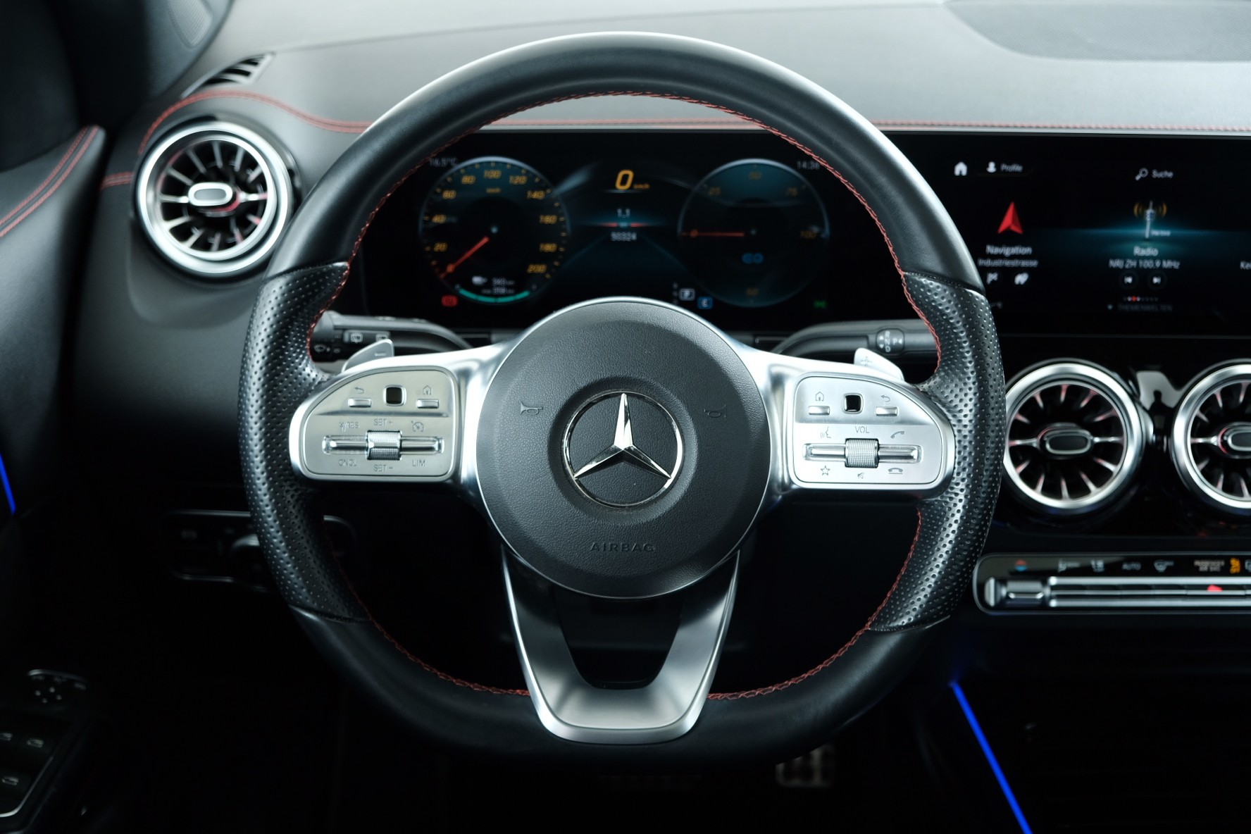 MERCEDES-BENZ EQA 250 AMG Line H243-image-7