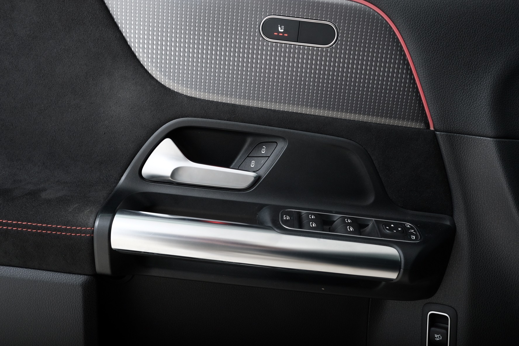 MERCEDES-BENZ EQA 250 AMG Line H243-image-13