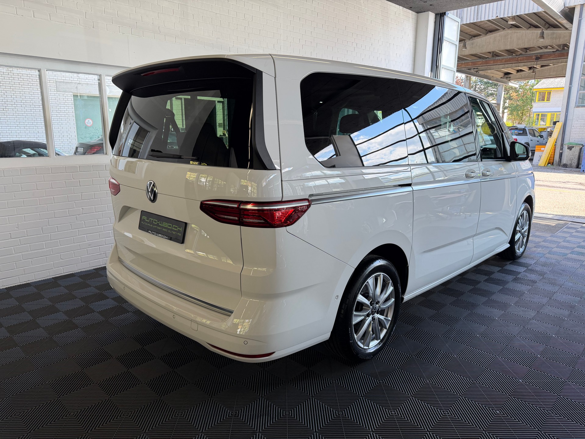 VW Multivan 2.0 TDI Style DSG Lang-showroom-element-2