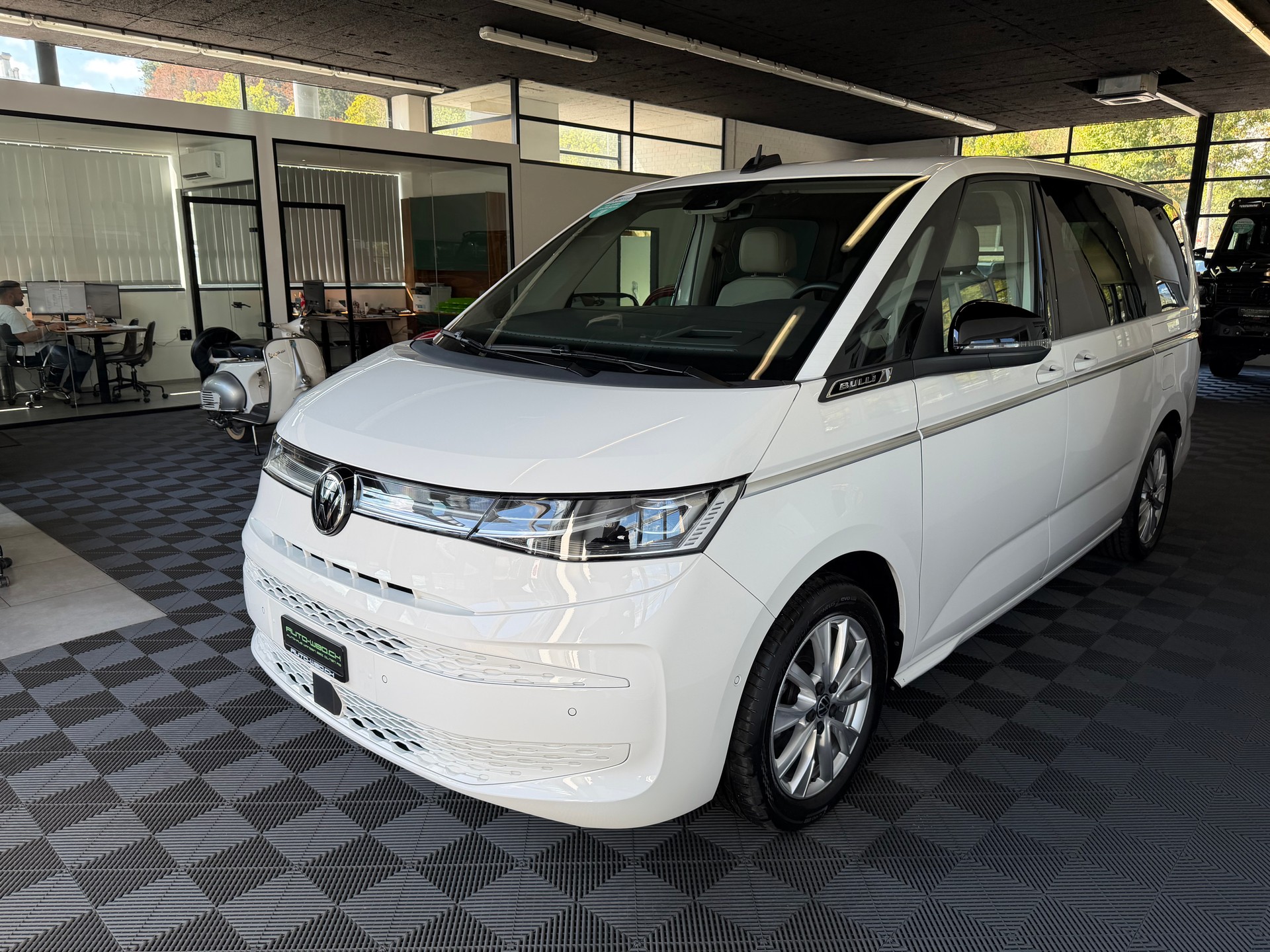 VW Multivan 2.0 TDI Style DSG Lang-image-5