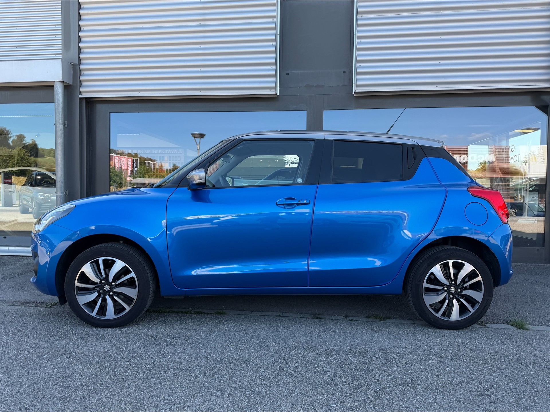 SUZUKI Swift 1.2i 16V SHVS Compact Top Hybrid Allgrip 4x4-showroom-element-1