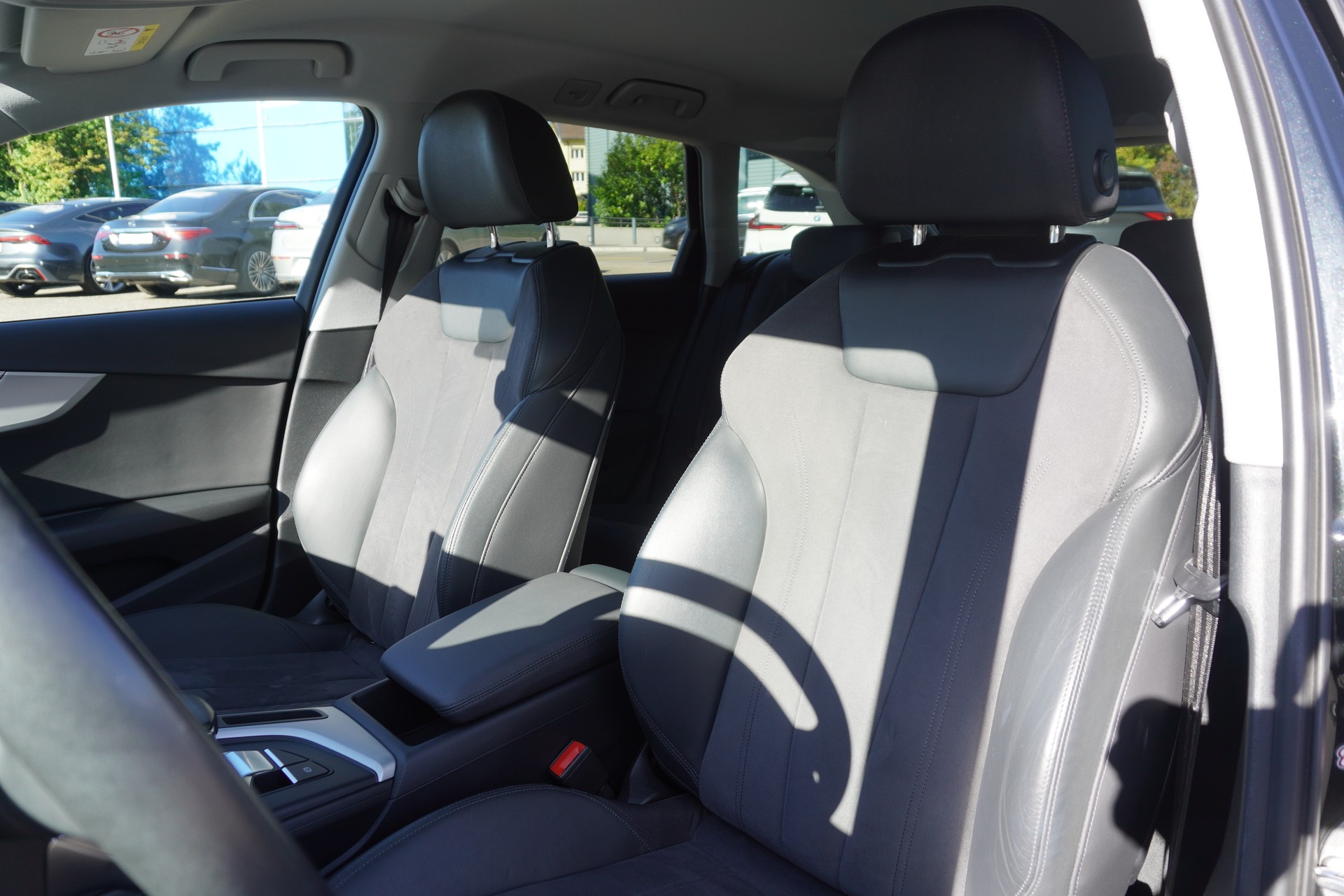 AUDI A4 Avant 40 TDI Attraction quattro S-tronic-image-11