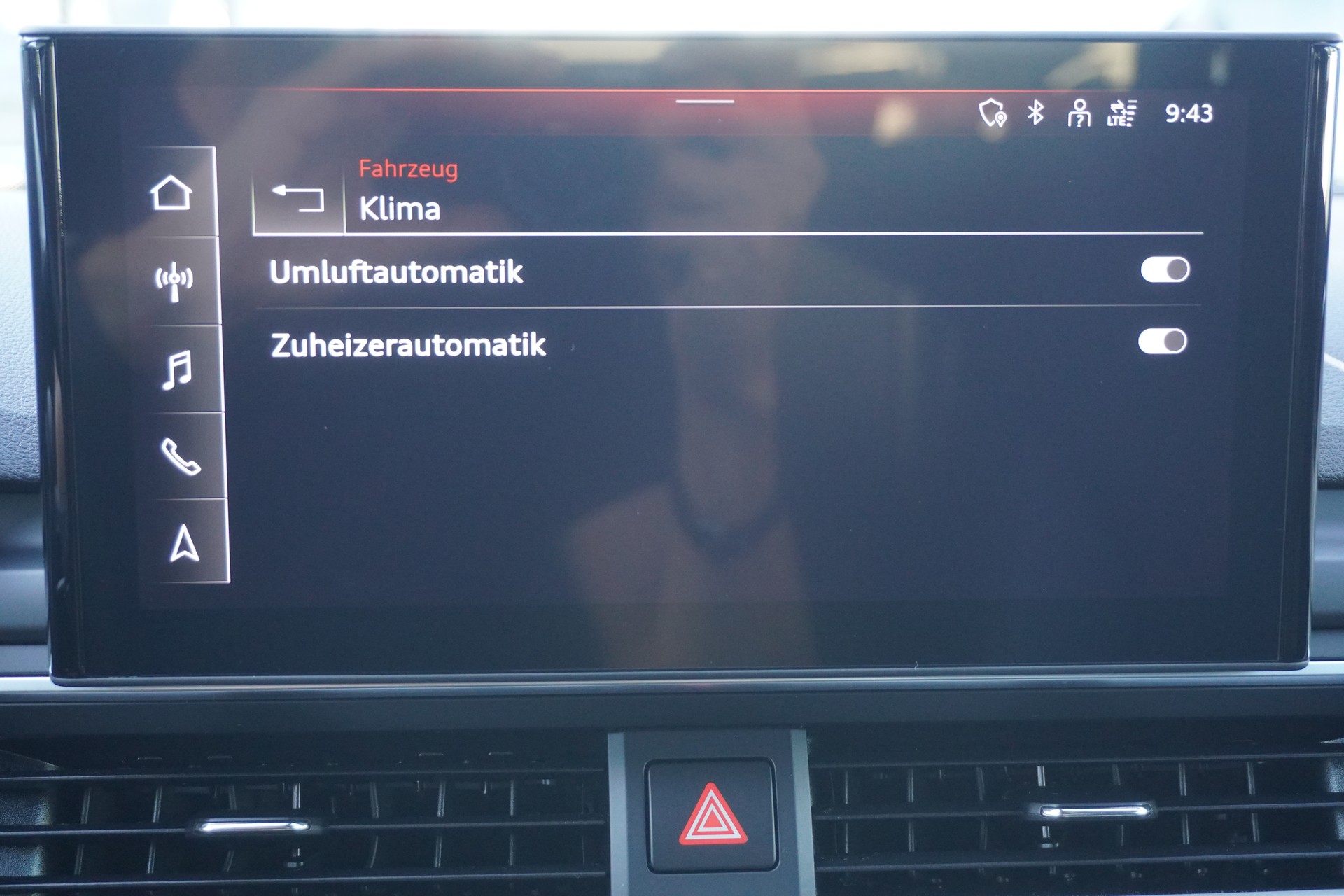 AUDI A4 Avant 40 TDI Attraction quattro S-tronic-image-23