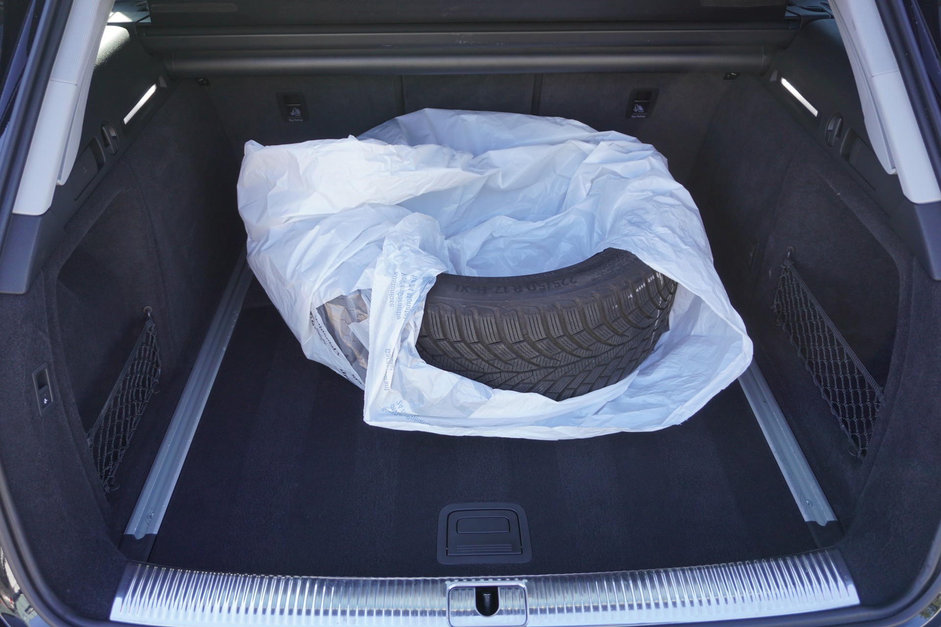 AUDI A4 Avant 40 TDI Attraction quattro S-tronic-image-9