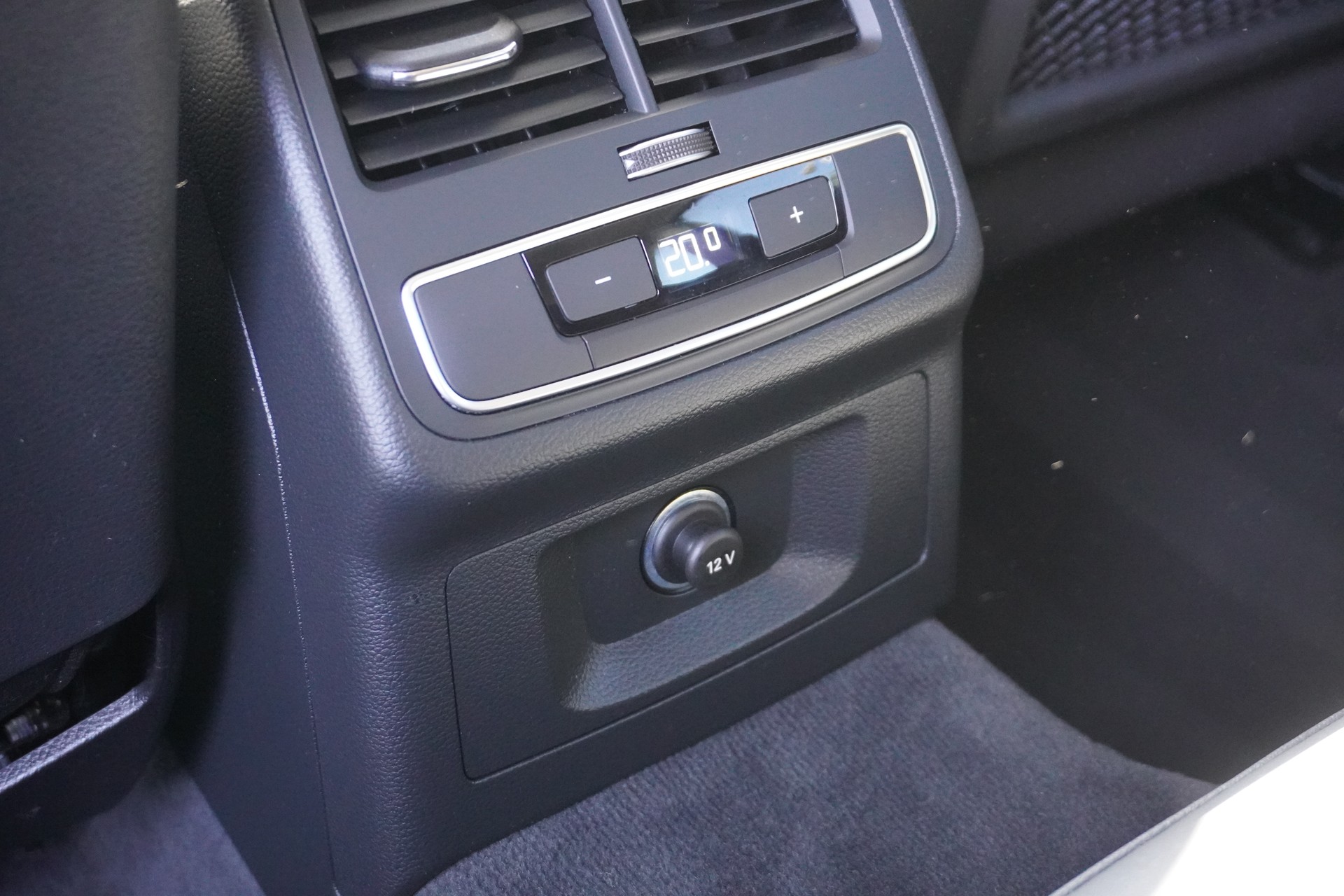 AUDI A4 Avant 40 TDI Attraction quattro S-tronic-image-15