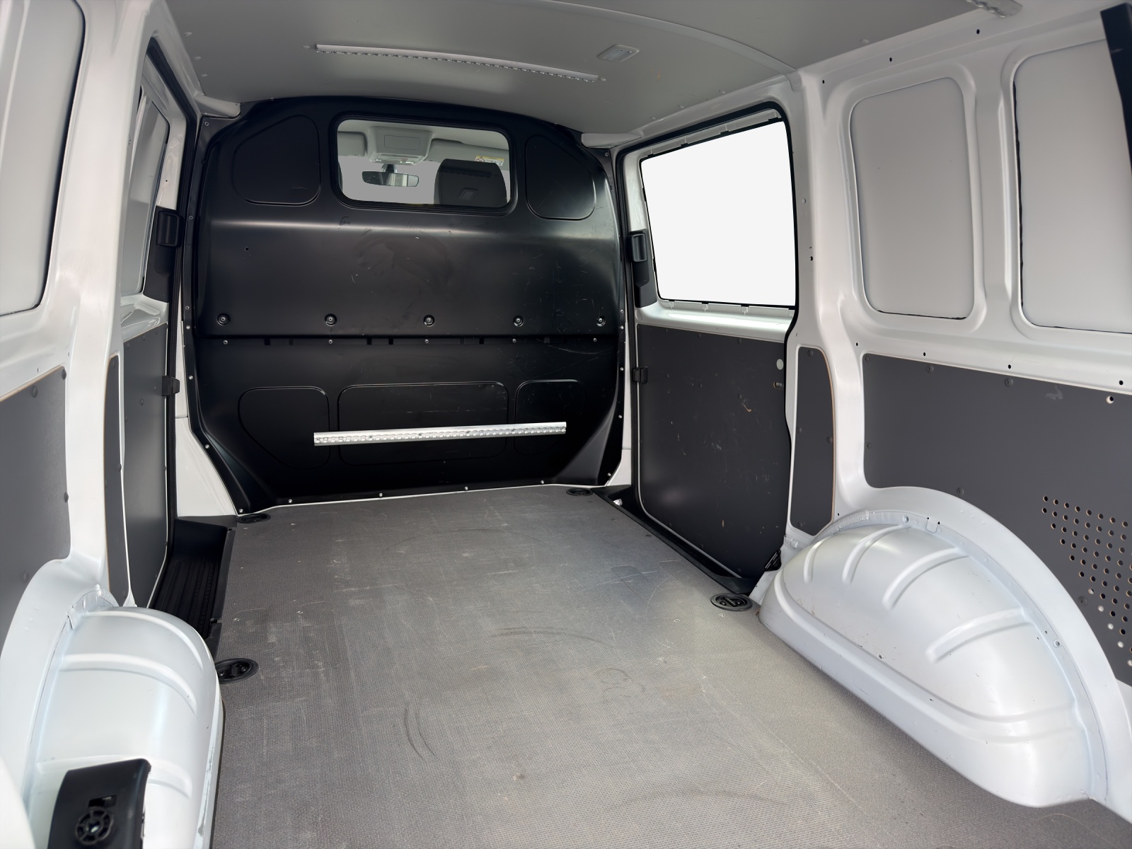 VW T6.1 2.0 TDI DSG-image-13