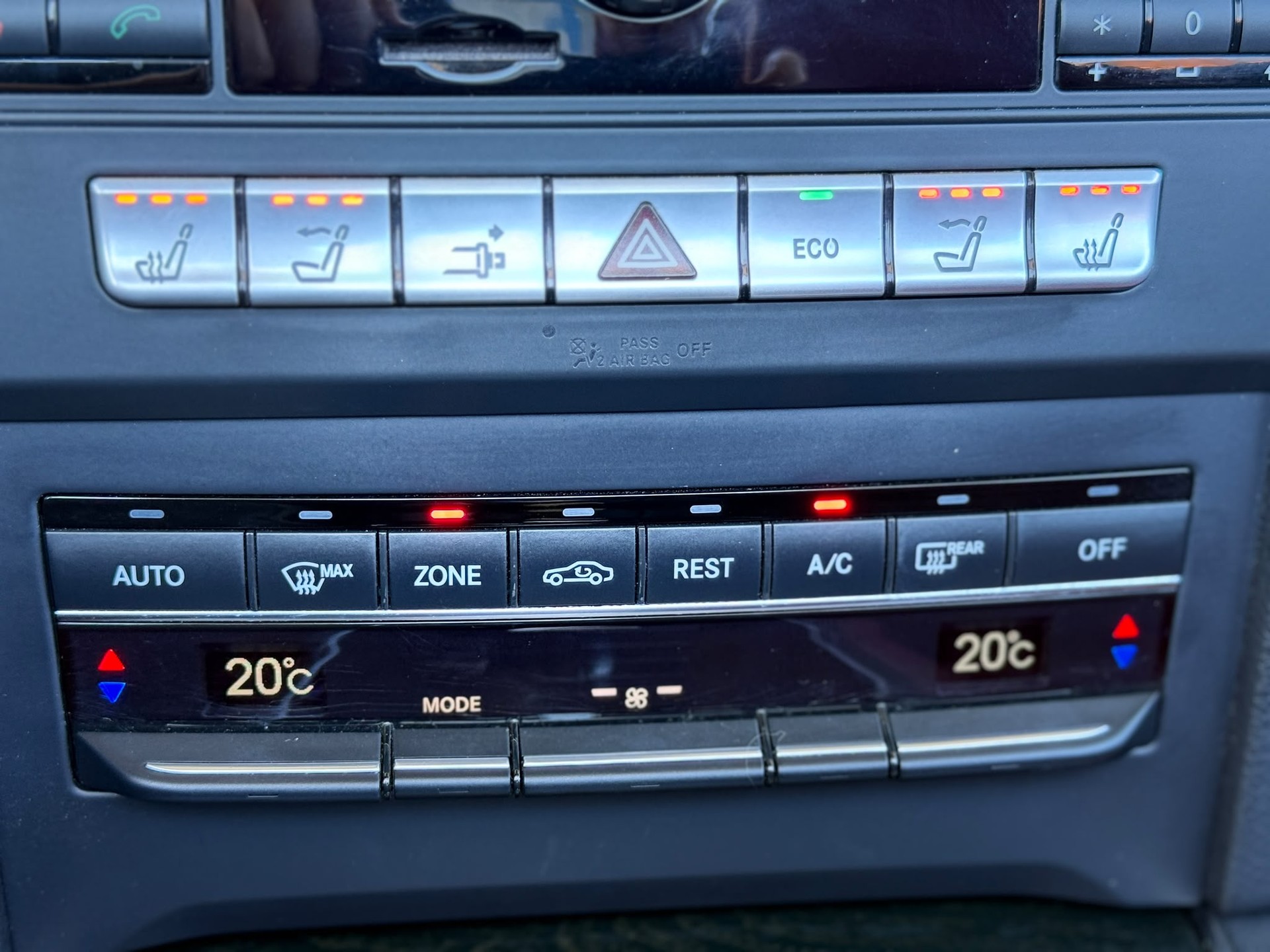 MERCEDES-BENZ E 250 Cabriolet-image-21