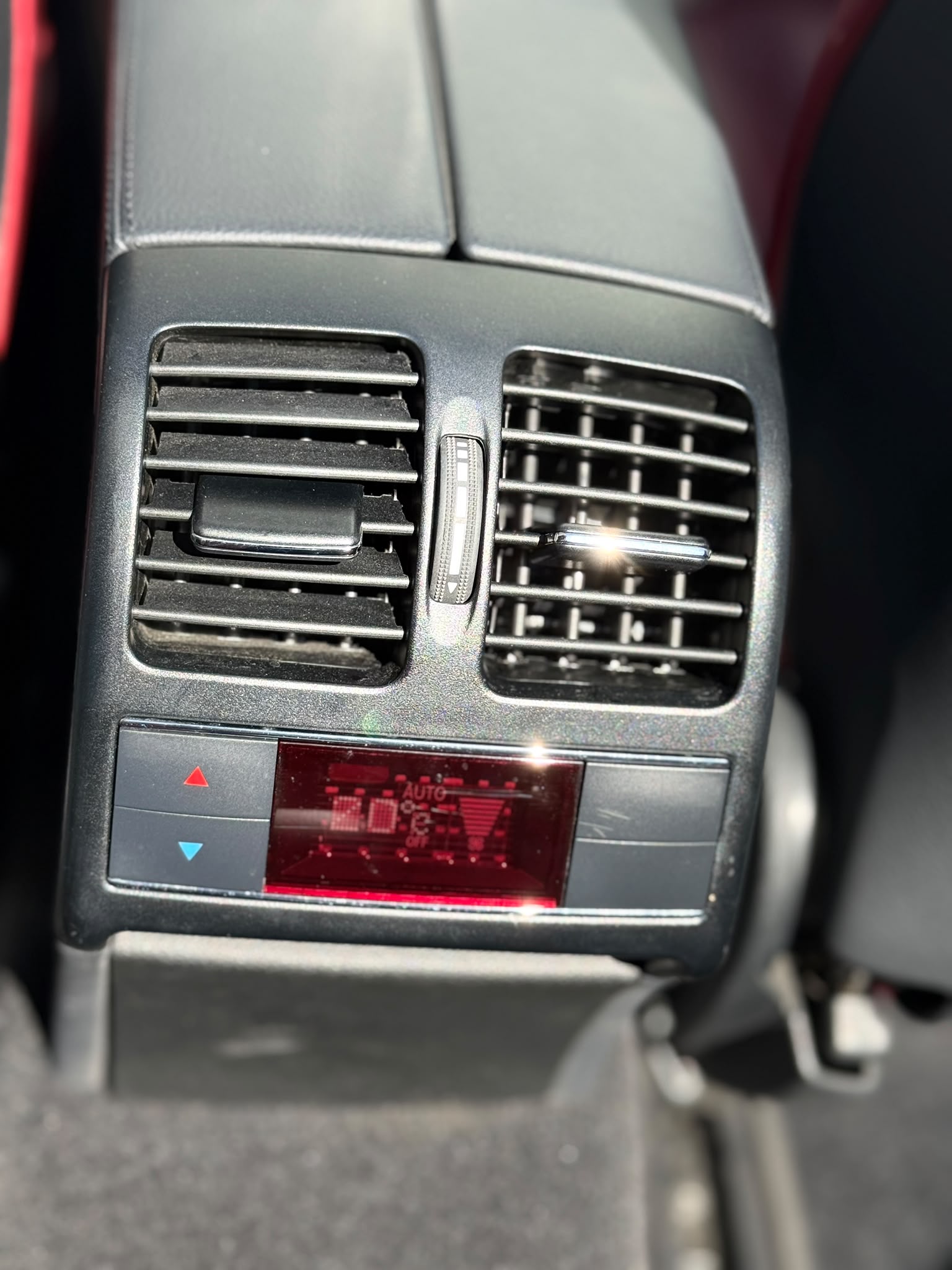 MERCEDES-BENZ E 250 Cabriolet-image-27