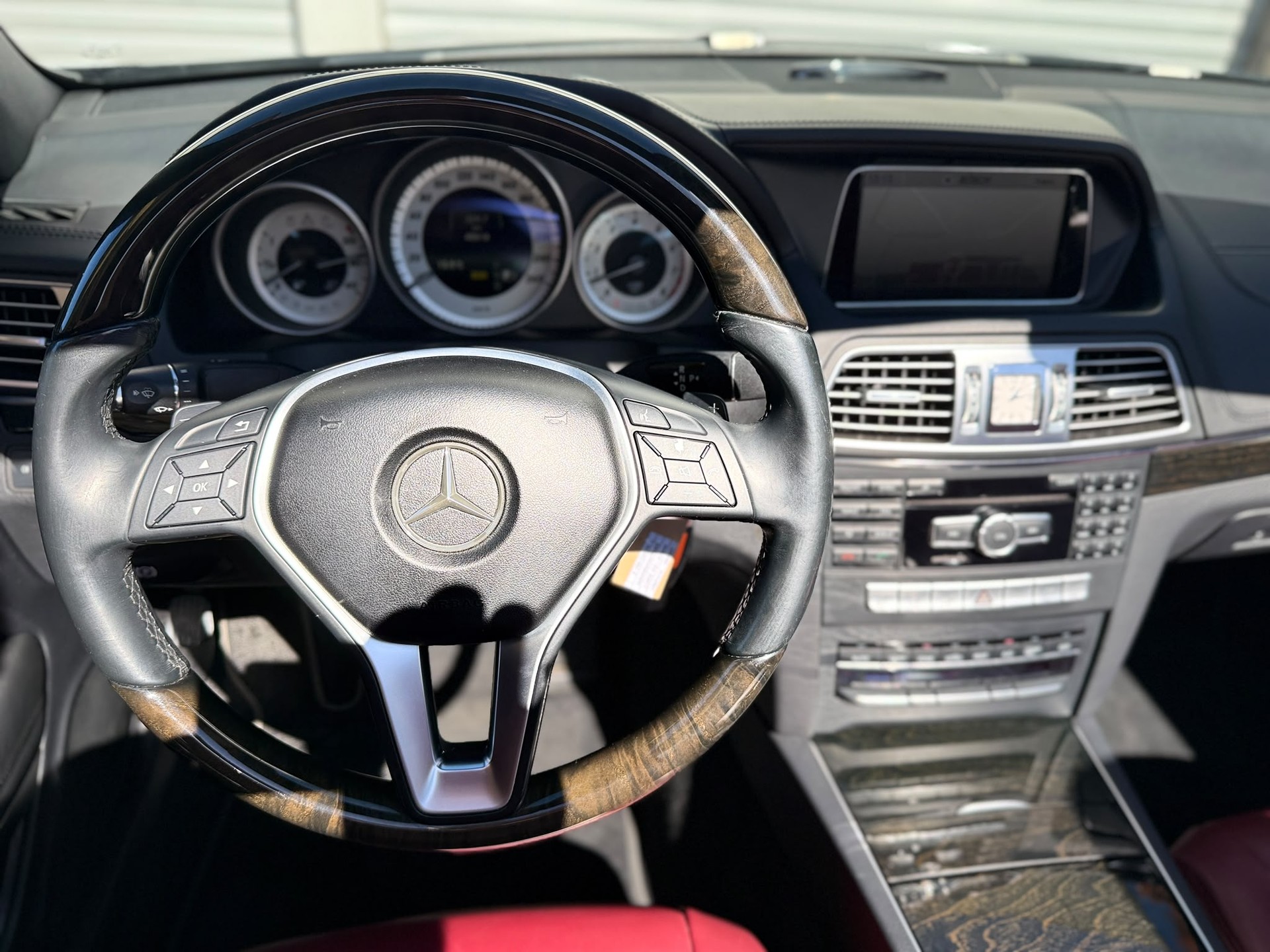 MERCEDES-BENZ E 250 Cabriolet-image-17