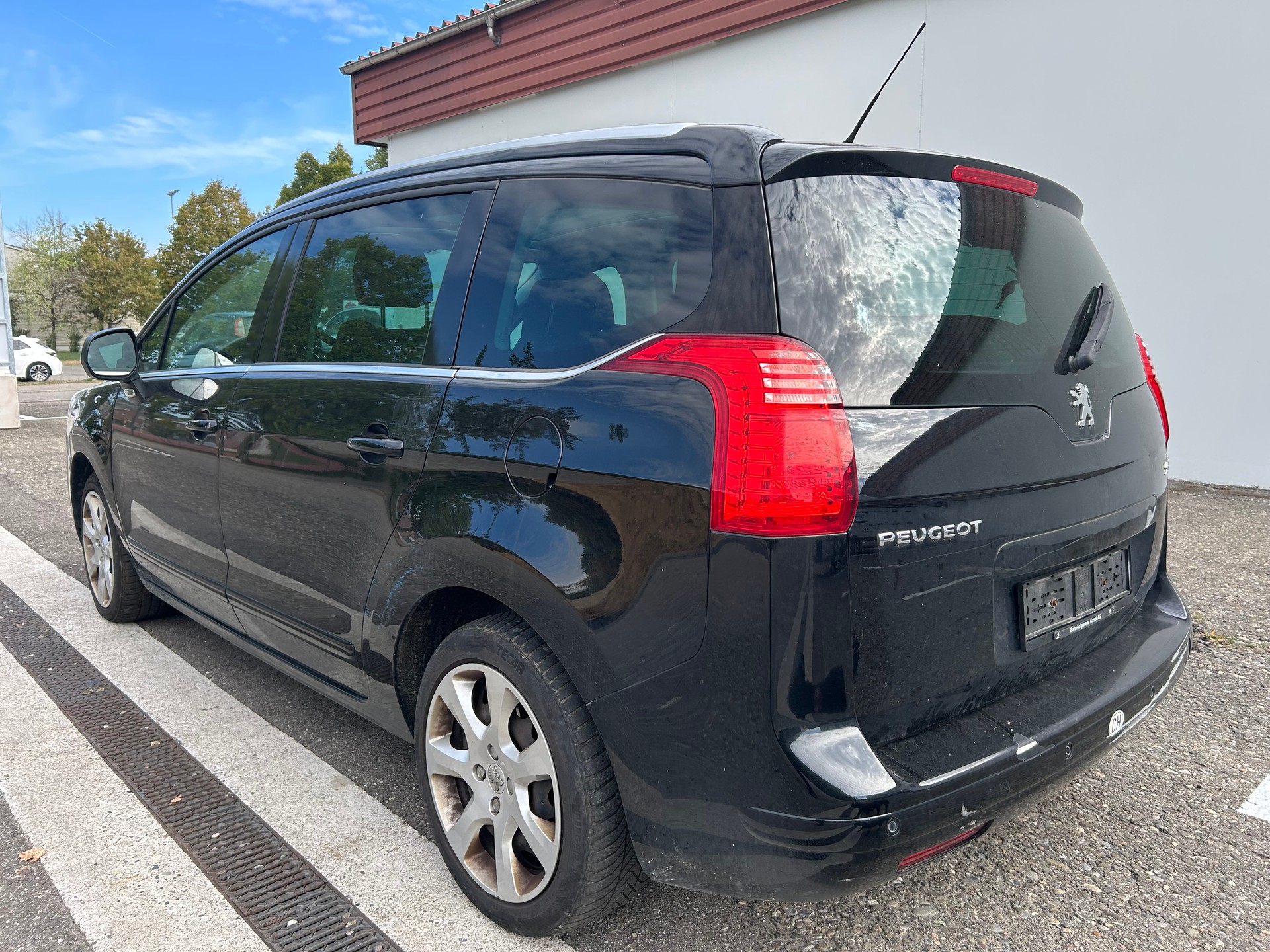 PEUGEOT 5008 2.0 HDI Sport Pack Automatic-image-3