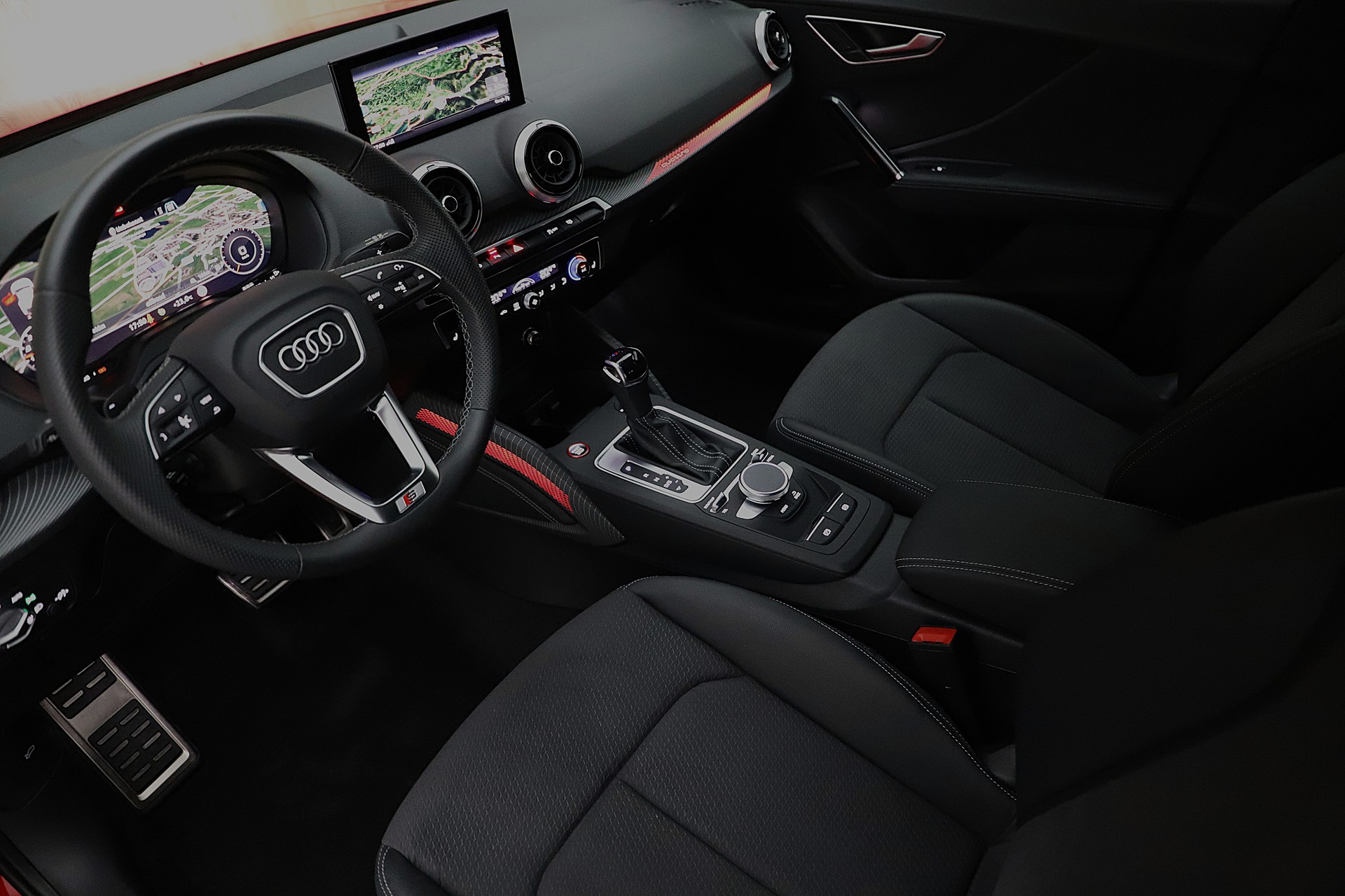AUDI SQ2 TFSI quattro S-tronic-image-4