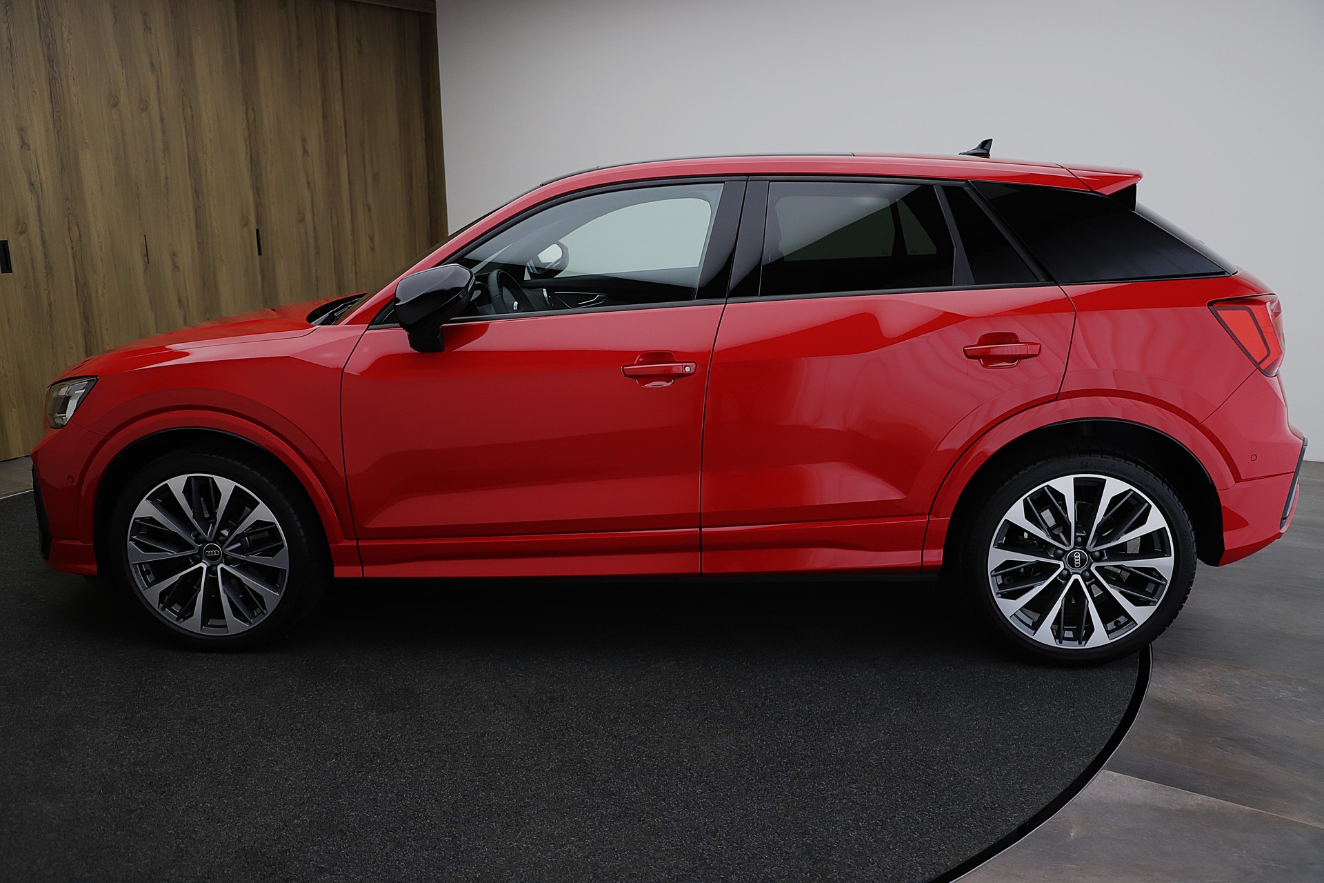 AUDI SQ2 TFSI quattro S-tronic-image-2
