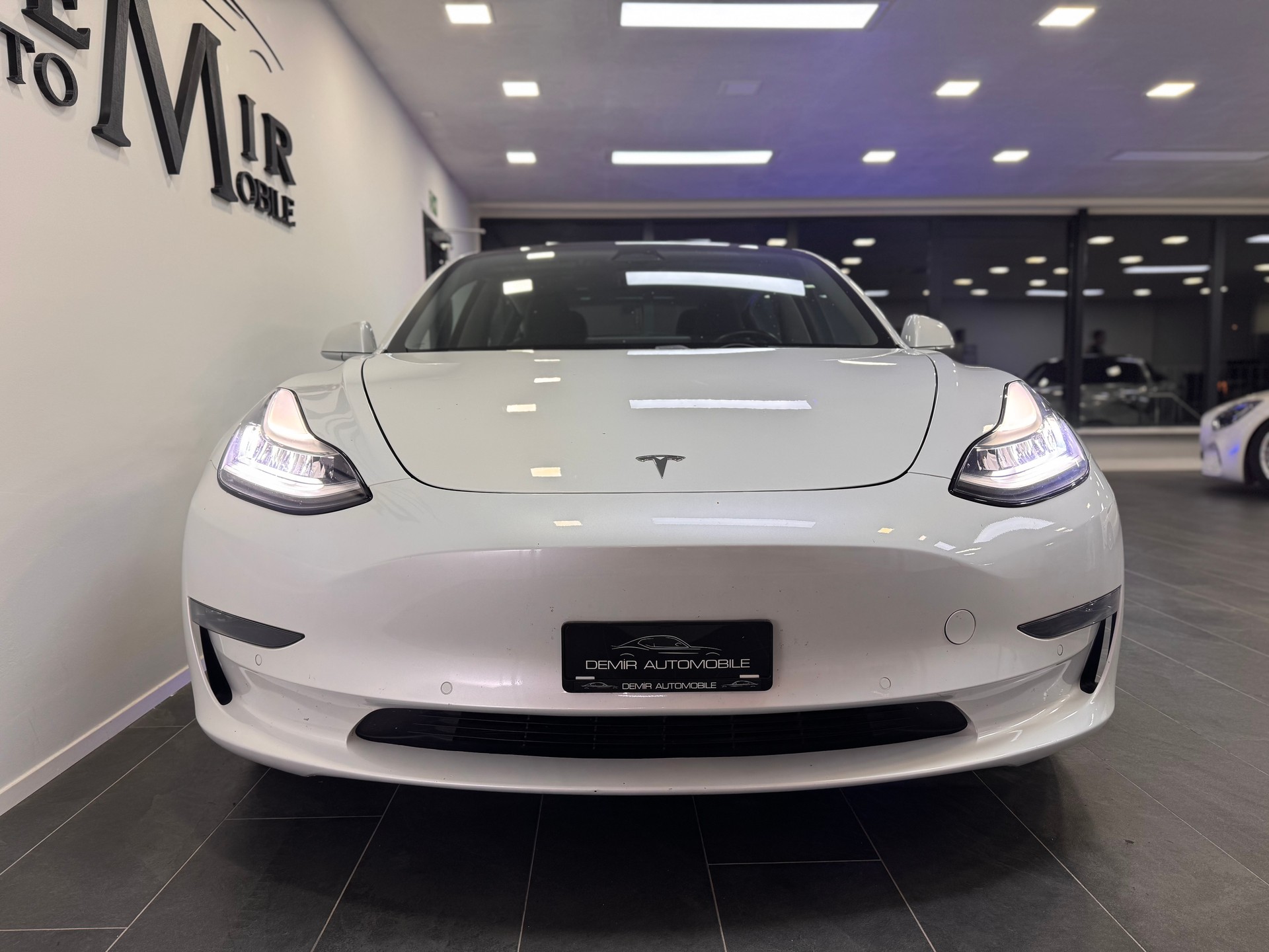 TESLA Model 3 Long Range Dual Motor AWD *Vollautonomes Fahren / Acceleration Boost Paket / Premium Konnektivität*-image-1