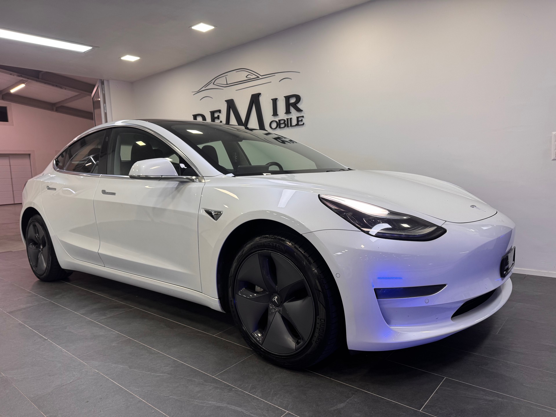 TESLA Model 3 Long Range Dual Motor AWD *Vollautonomes Fahren / Acceleration Boost Paket / Premium Konnektivität*-image-2