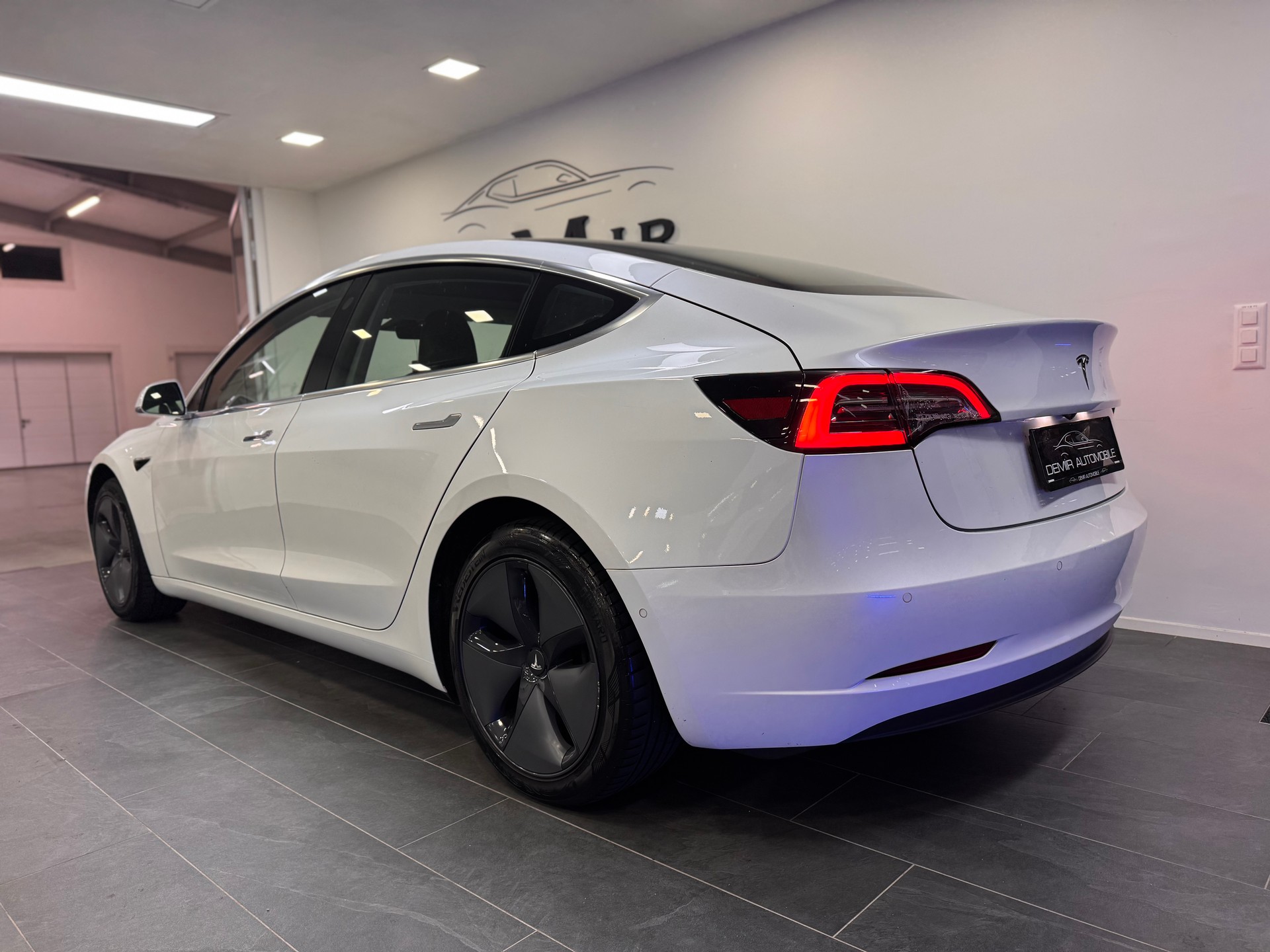 TESLA Model 3 Long Range Dual Motor AWD *Vollautonomes Fahren / Acceleration Boost Paket / Premium Konnektivität*-image-5
