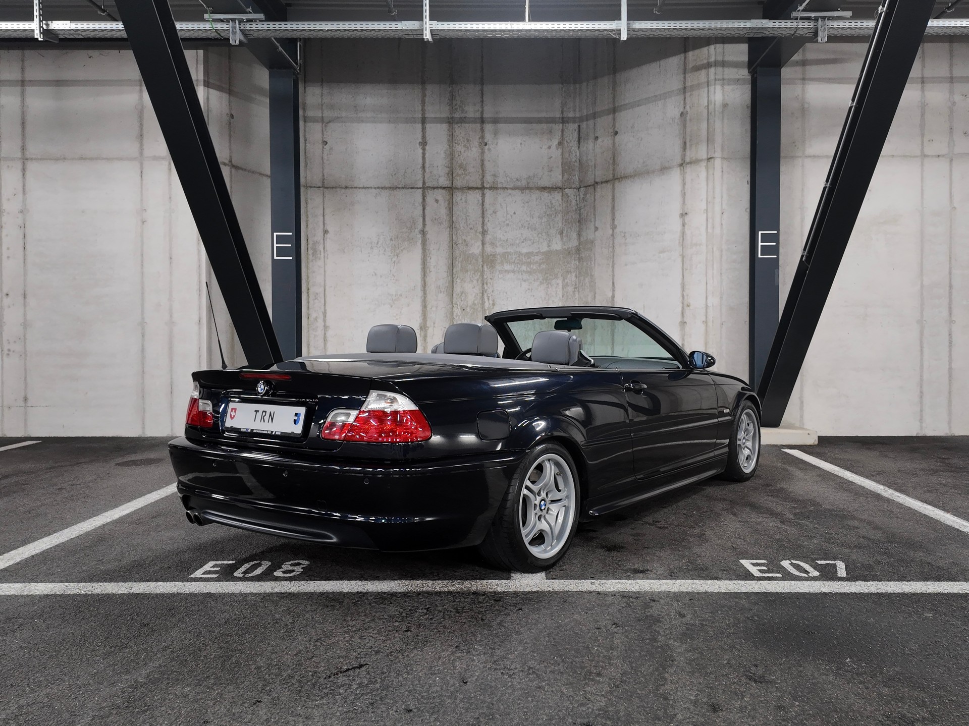 BMW 330Ci Cabriolet | Handschalter | 2. Hand | CH-Fahrzeug | Individual | M-Aerodynamik-image-4