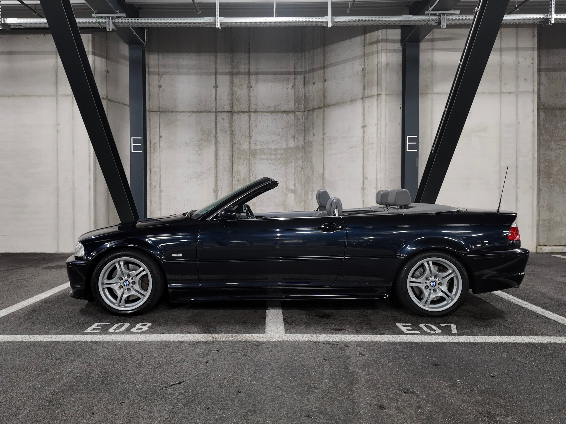 BMW 330Ci Cabriolet | Handschalter | 2. Hand | CH-Fahrzeug | Individual | M-Aerodynamik-image-2