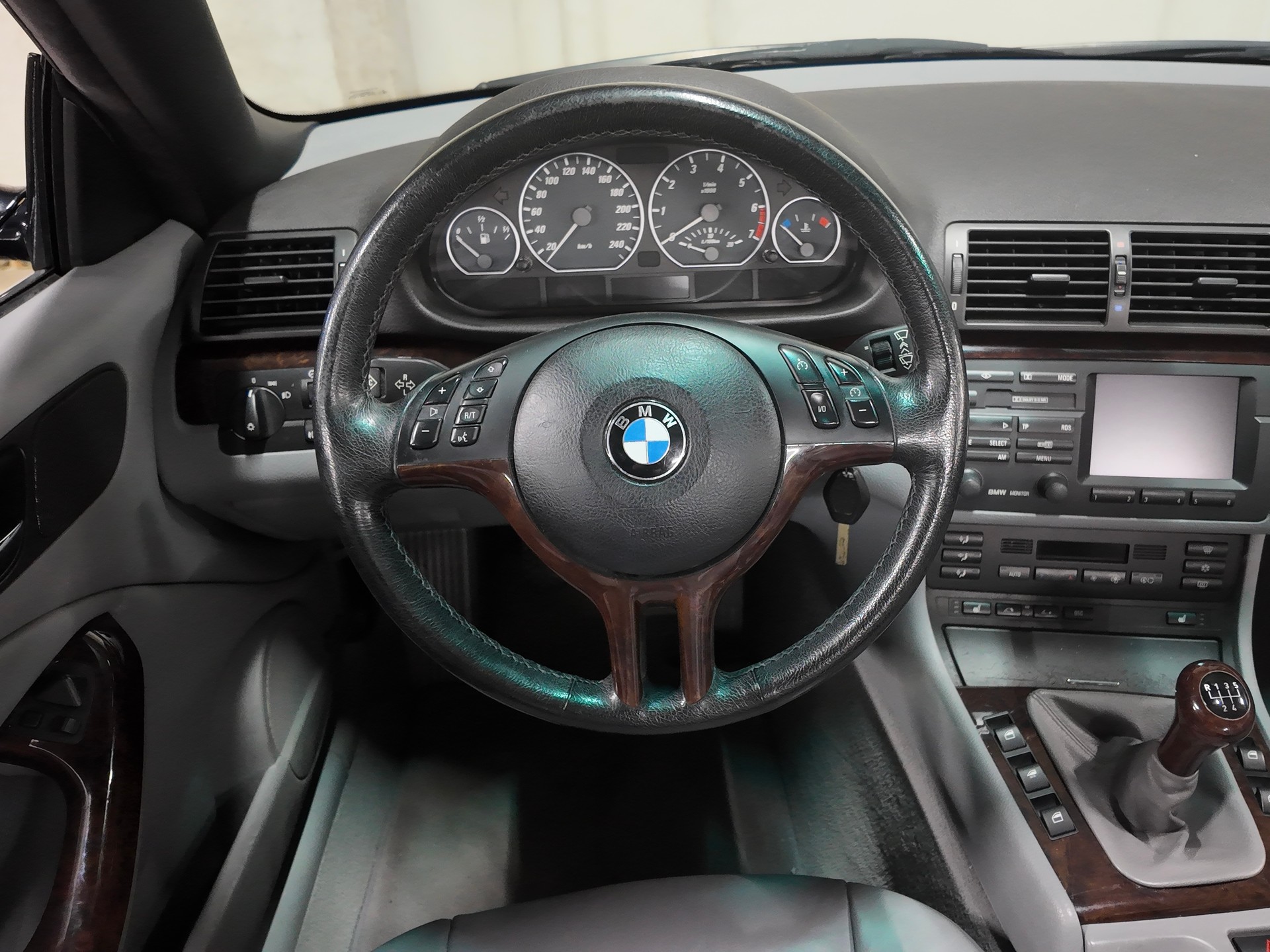 BMW 330Ci Cabriolet | Handschalter | 2. Hand | CH-Fahrzeug | Individual | M-Aerodynamik-image-10
