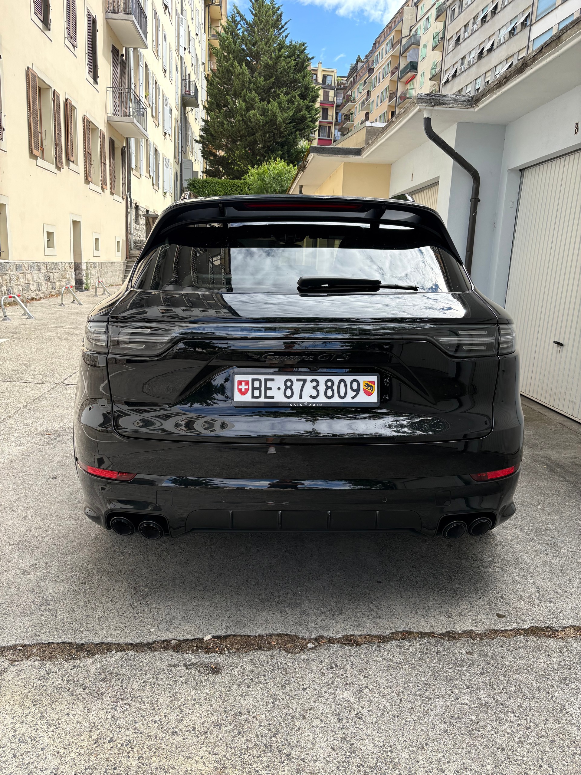 PORSCHE 4.0 V8 GTS-image-1
