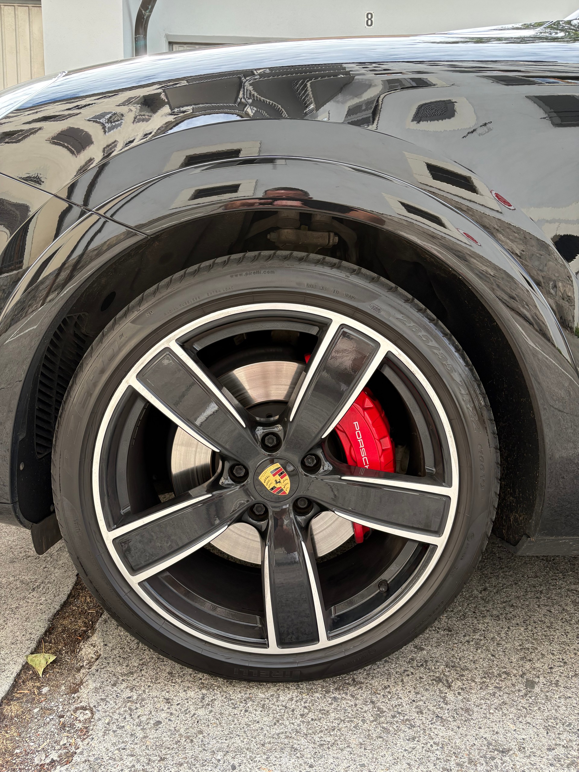 PORSCHE 4.0 V8 GTS-image-2