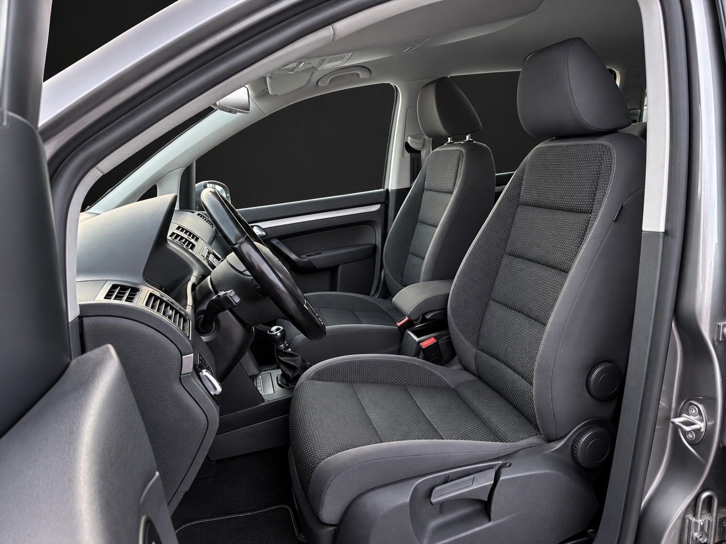 VW Touran 1.6 TDI Comfortline * 7-Plätzer *-image-6