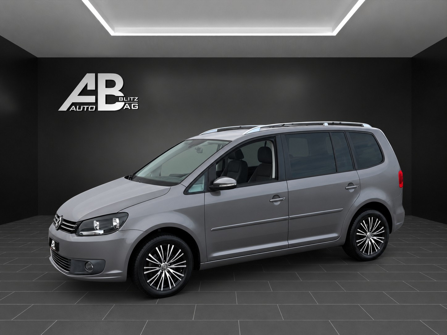 VW Touran 1.6 TDI Comfortline * 7-Plätzer *-image-1