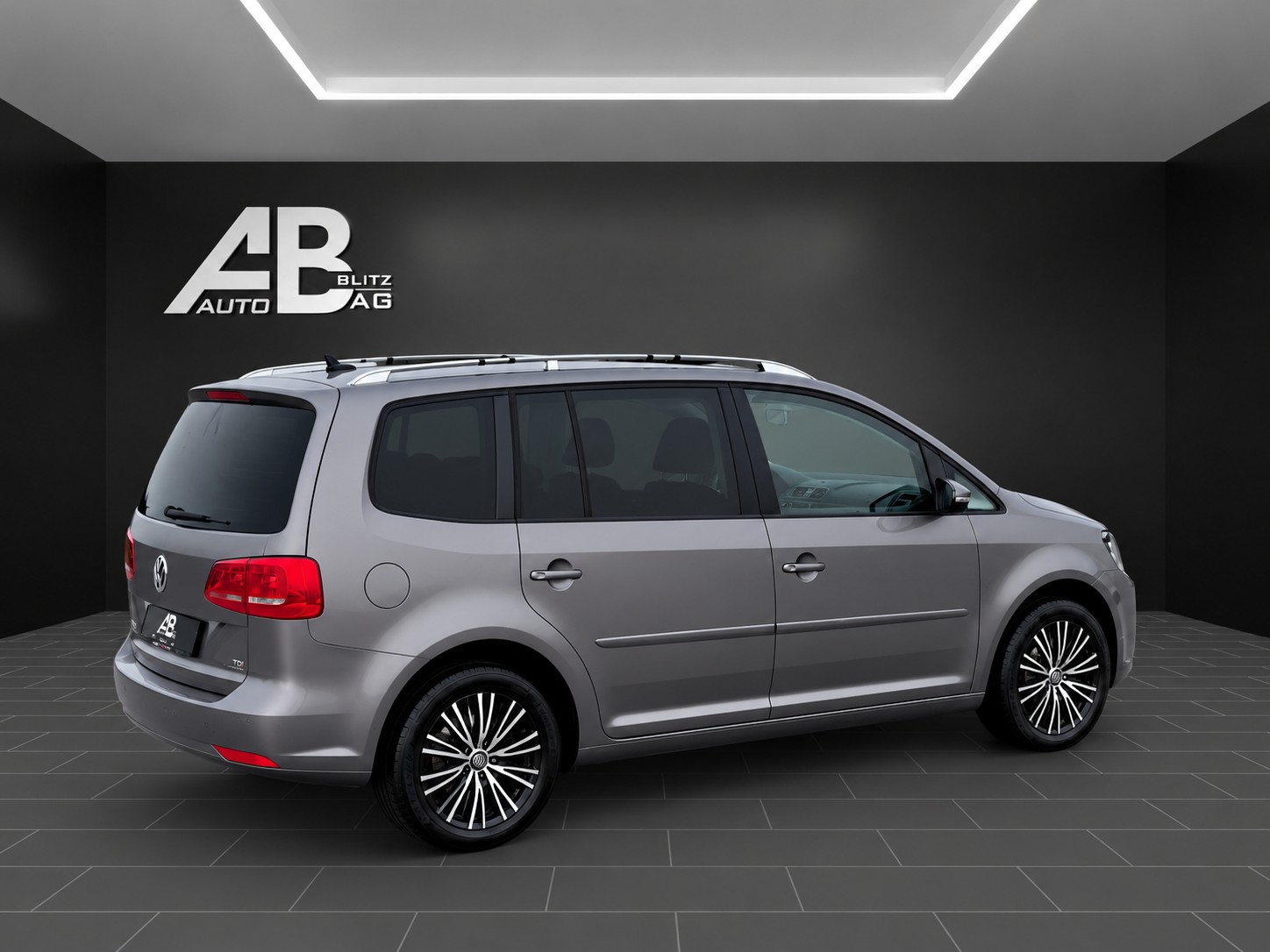VW Touran 1.6 TDI Comfortline * 7-Plätzer *-image-4