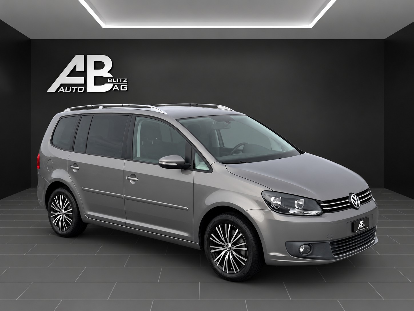 VW Touran 1.6 TDI Comfortline * 7-Plätzer *-image-5