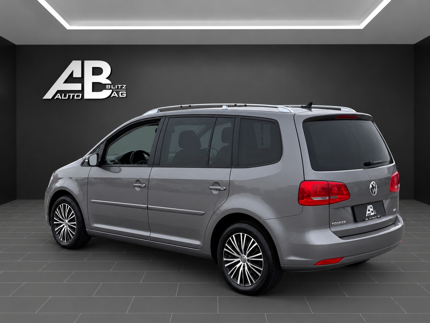 VW Touran 1.6 TDI Comfortline * 7-Plätzer *-image-2