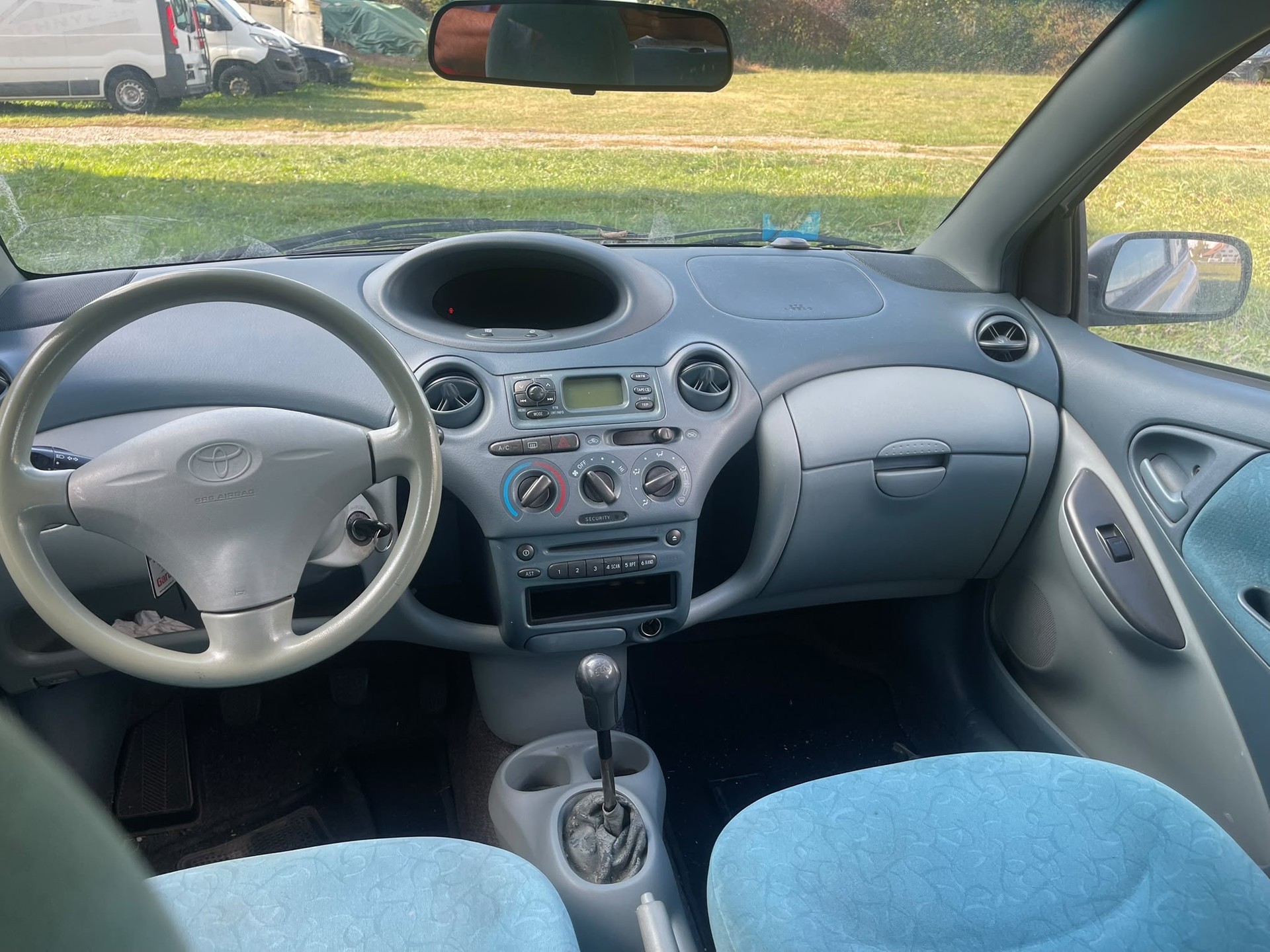 TOYOTA Yaris 1.0 Linea Terra-image-6