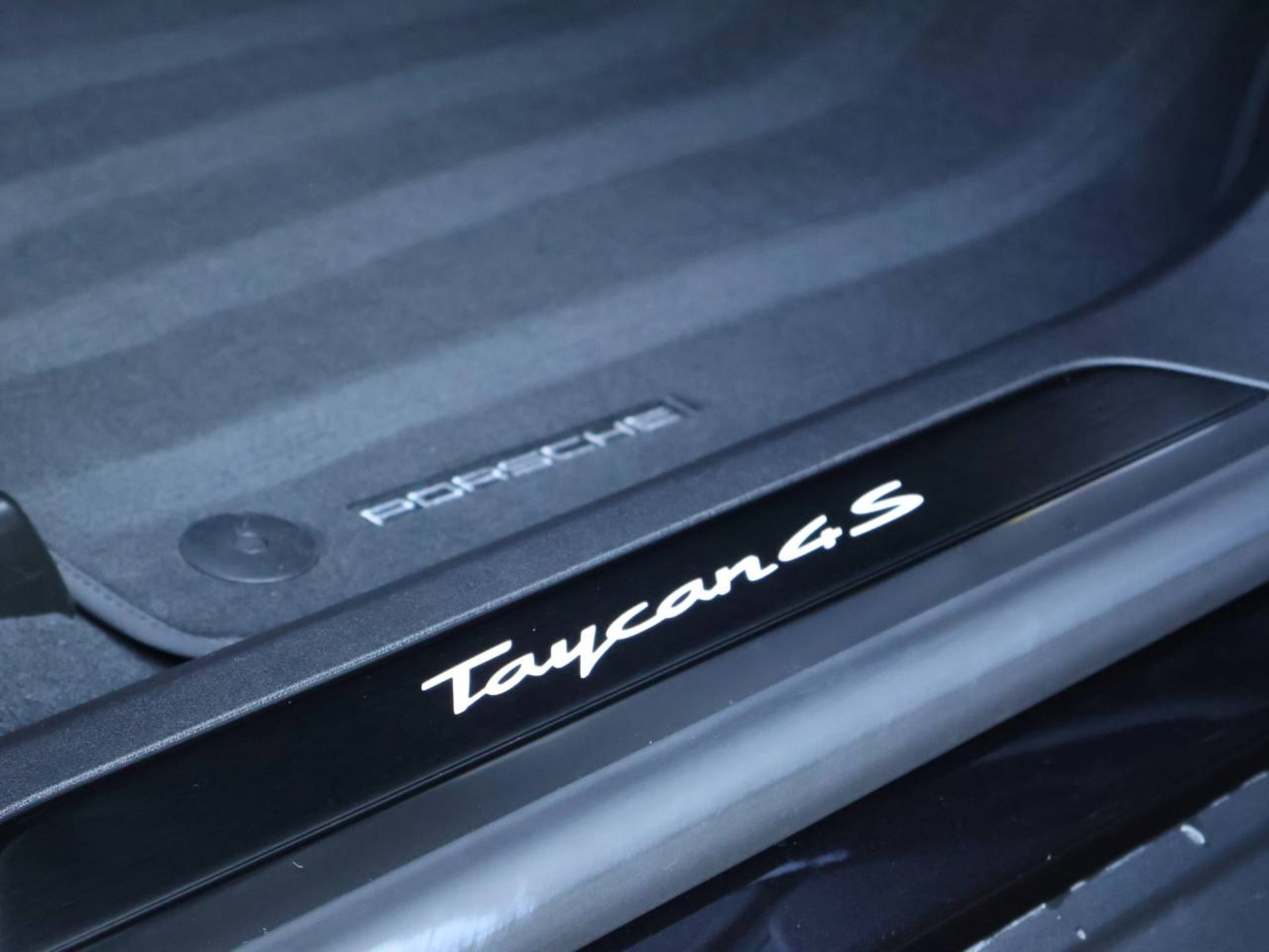 PORSCHE Taycan 4S Cross Turismo-image-30