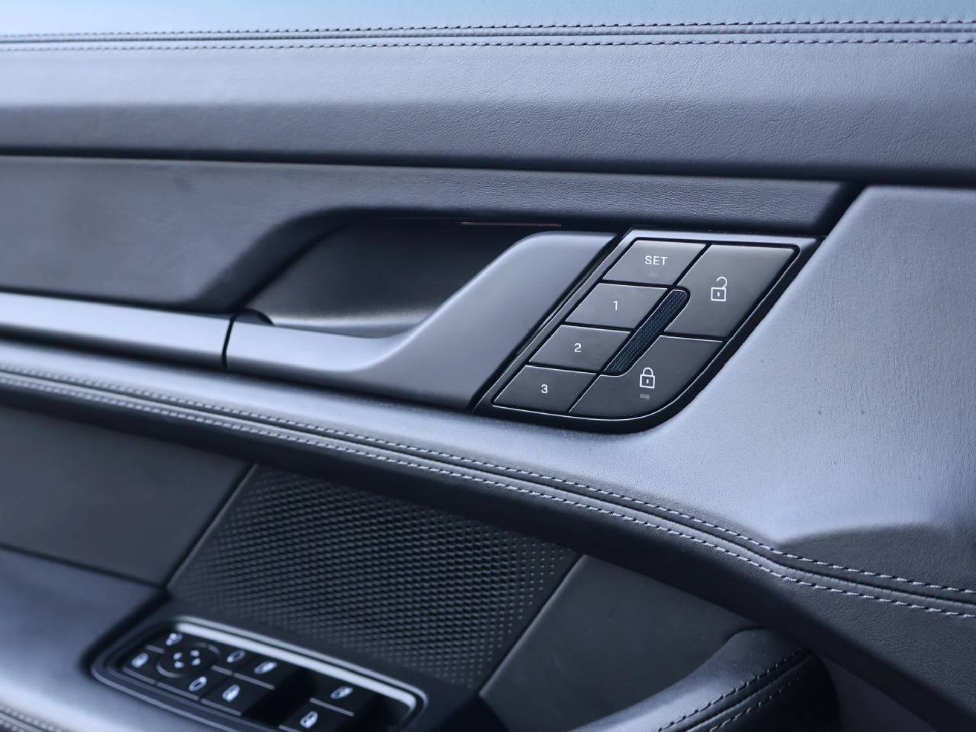 PORSCHE Taycan 4S Cross Turismo-image-27