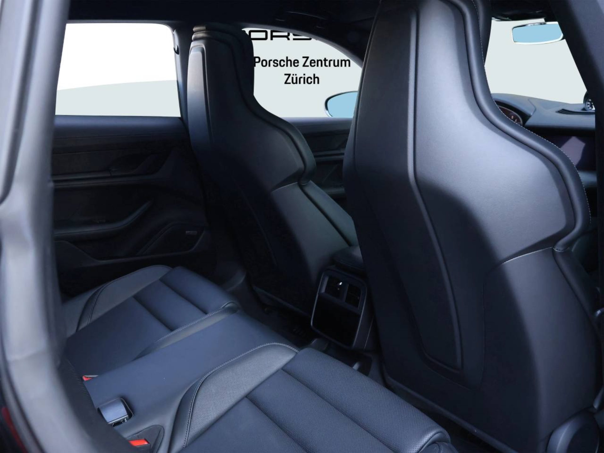 PORSCHE Taycan 4S Cross Turismo-image-14